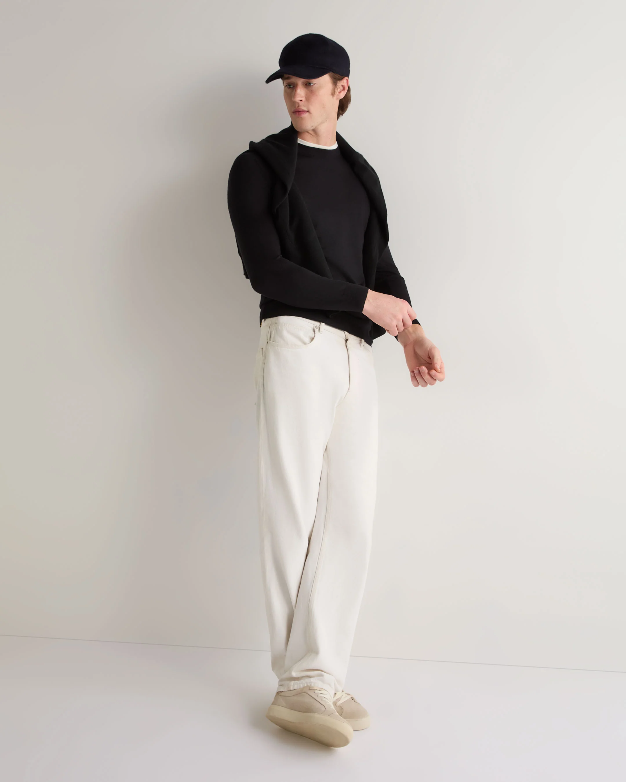 Men's Covent Fine Gauge Cashmere Round Neck Sweater Black