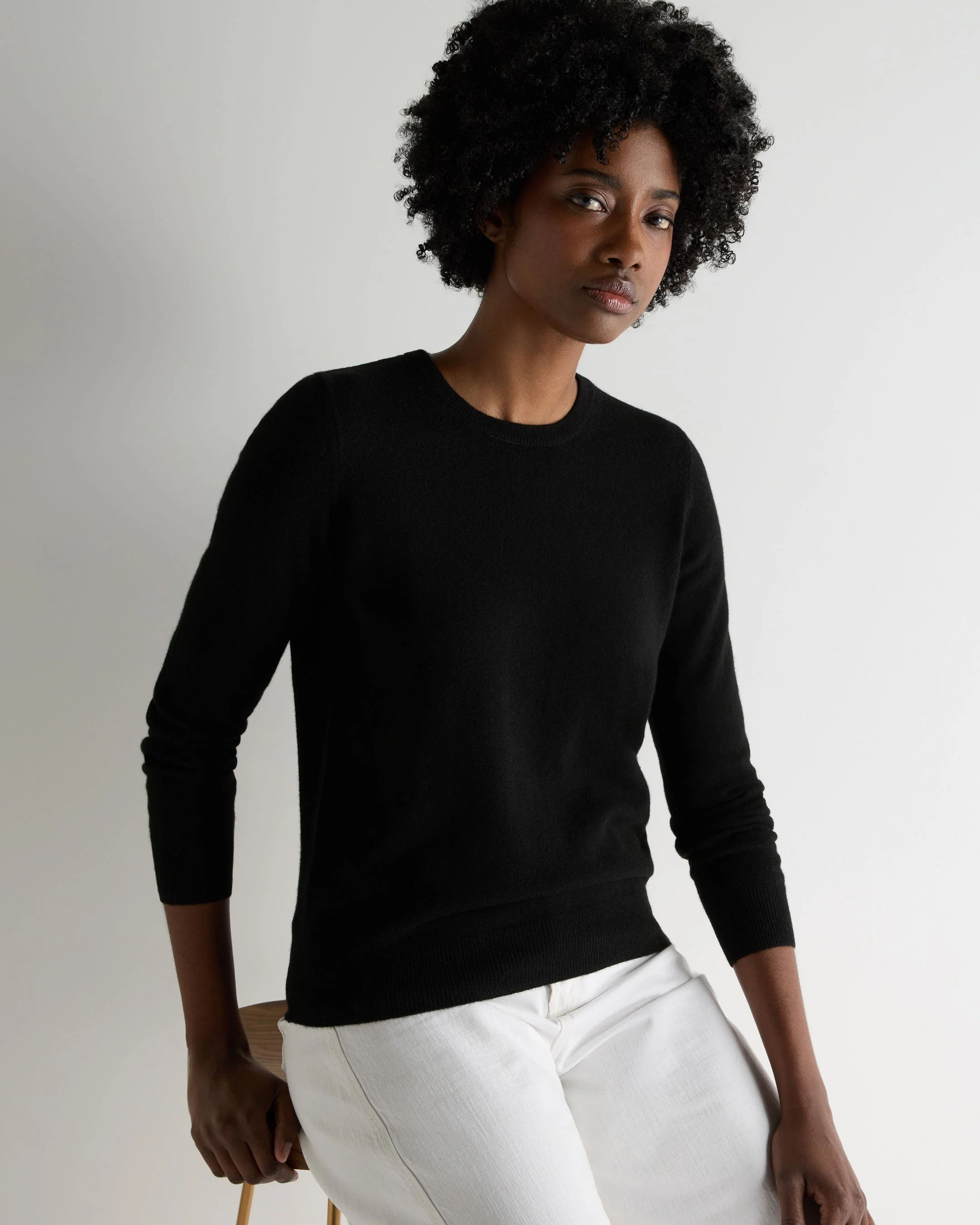 Women's Evie Classic Round Neck Cashmere Sweater Black