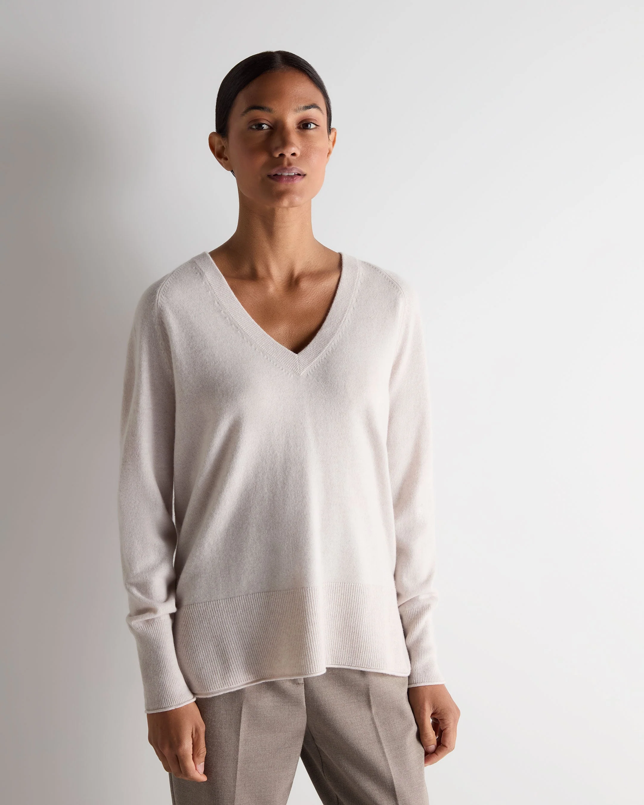 Women's Relaxed V Neck Cashmere Sweater Frost White
