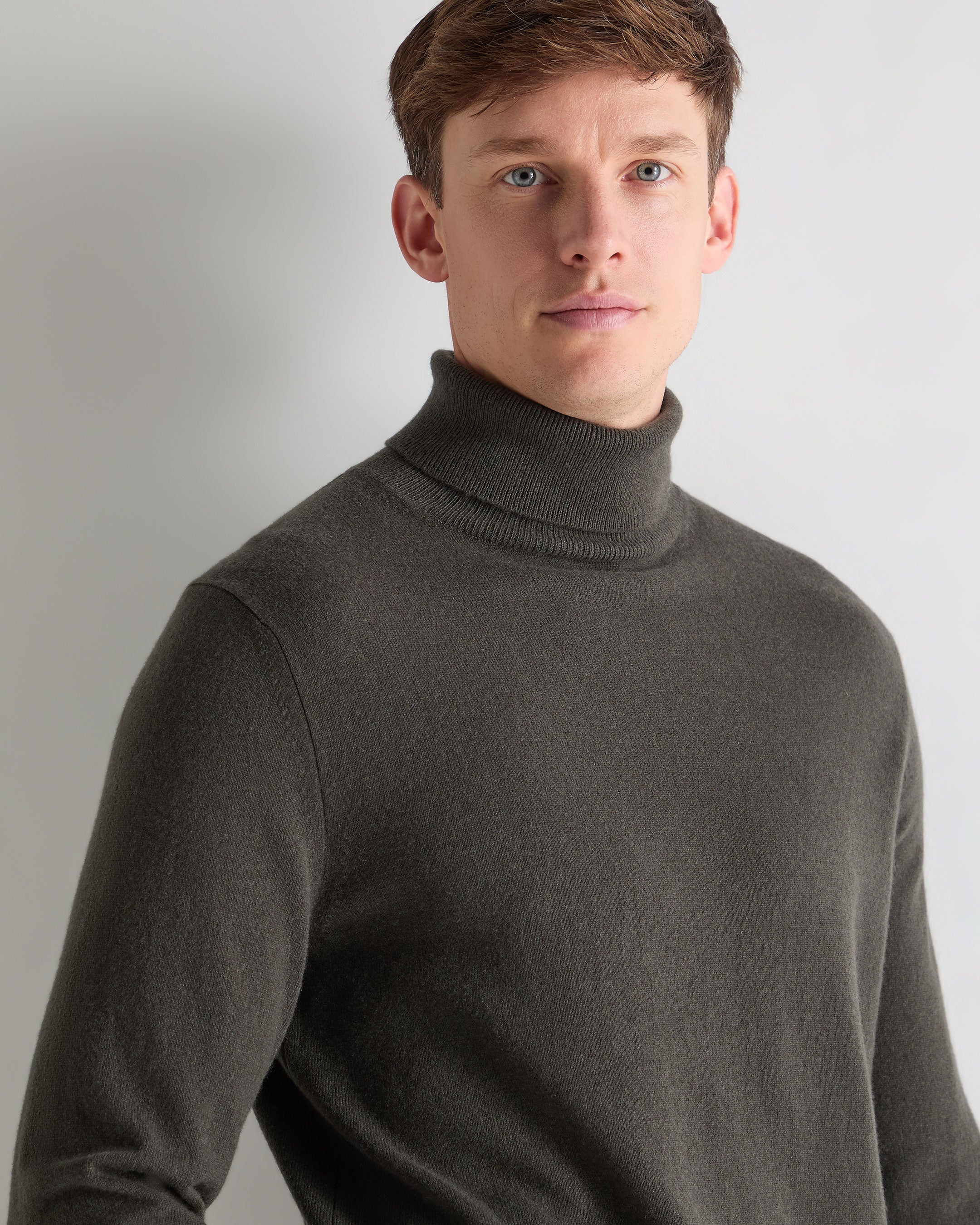 Men's Trafalgar Turtle Neck Cashmere Sweater Arabica Khaki Green