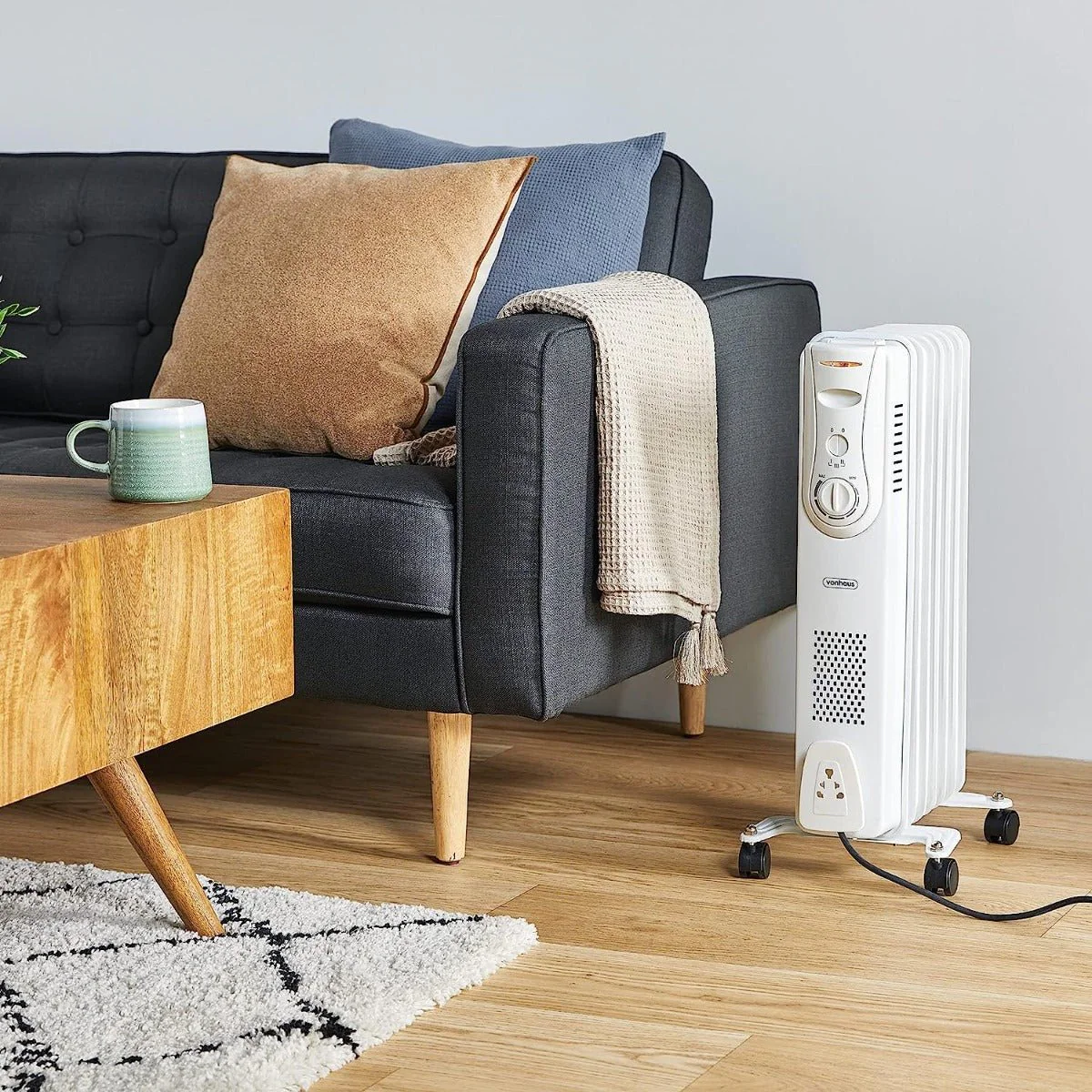 Vonhaus 220 volt 7 fin oil filled radiator heater white portable electric heater 220v 240 volts 1500 watts 2514046 white