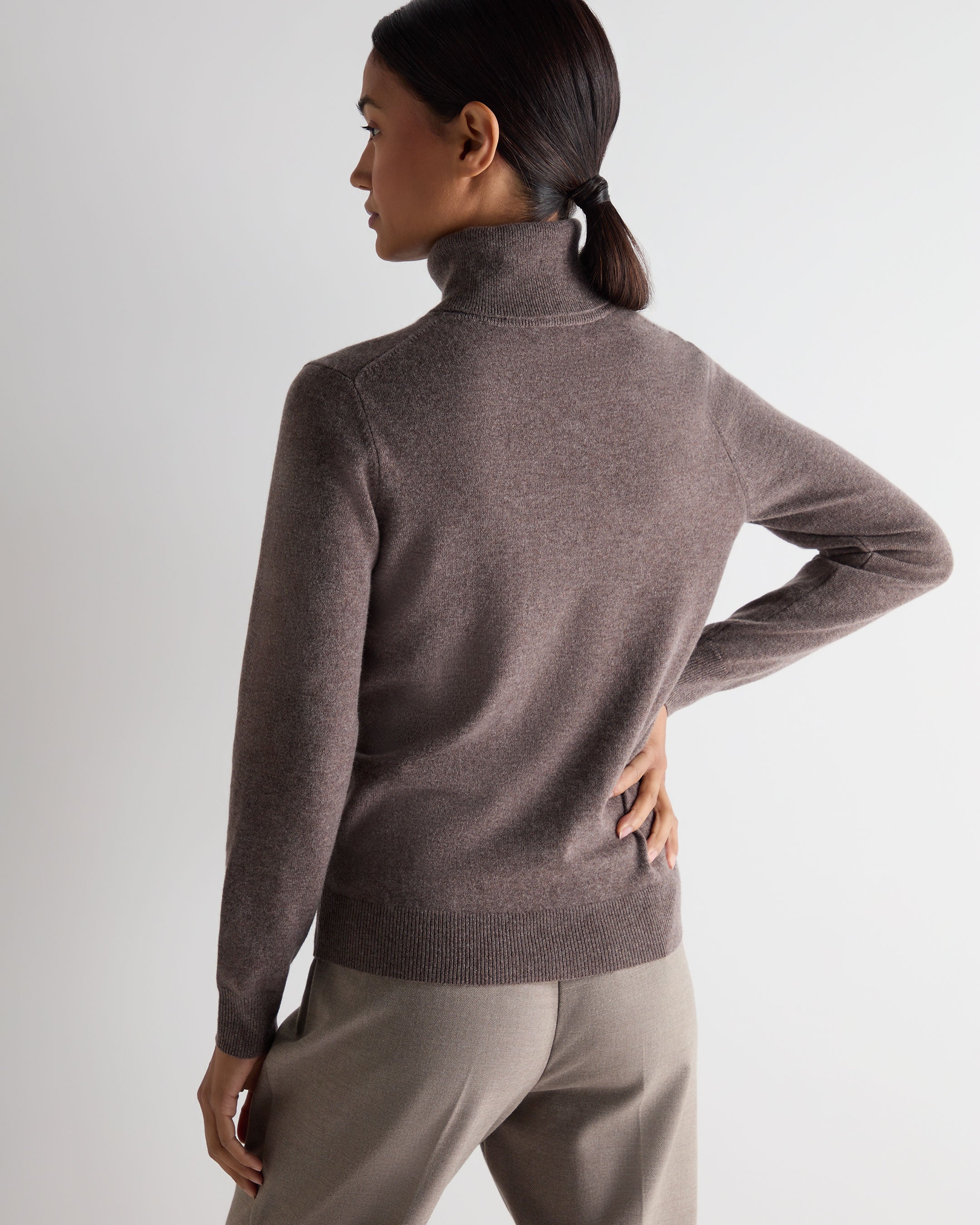 Women's Luna Turtle Neck Cashmere Sweater Otter Brown