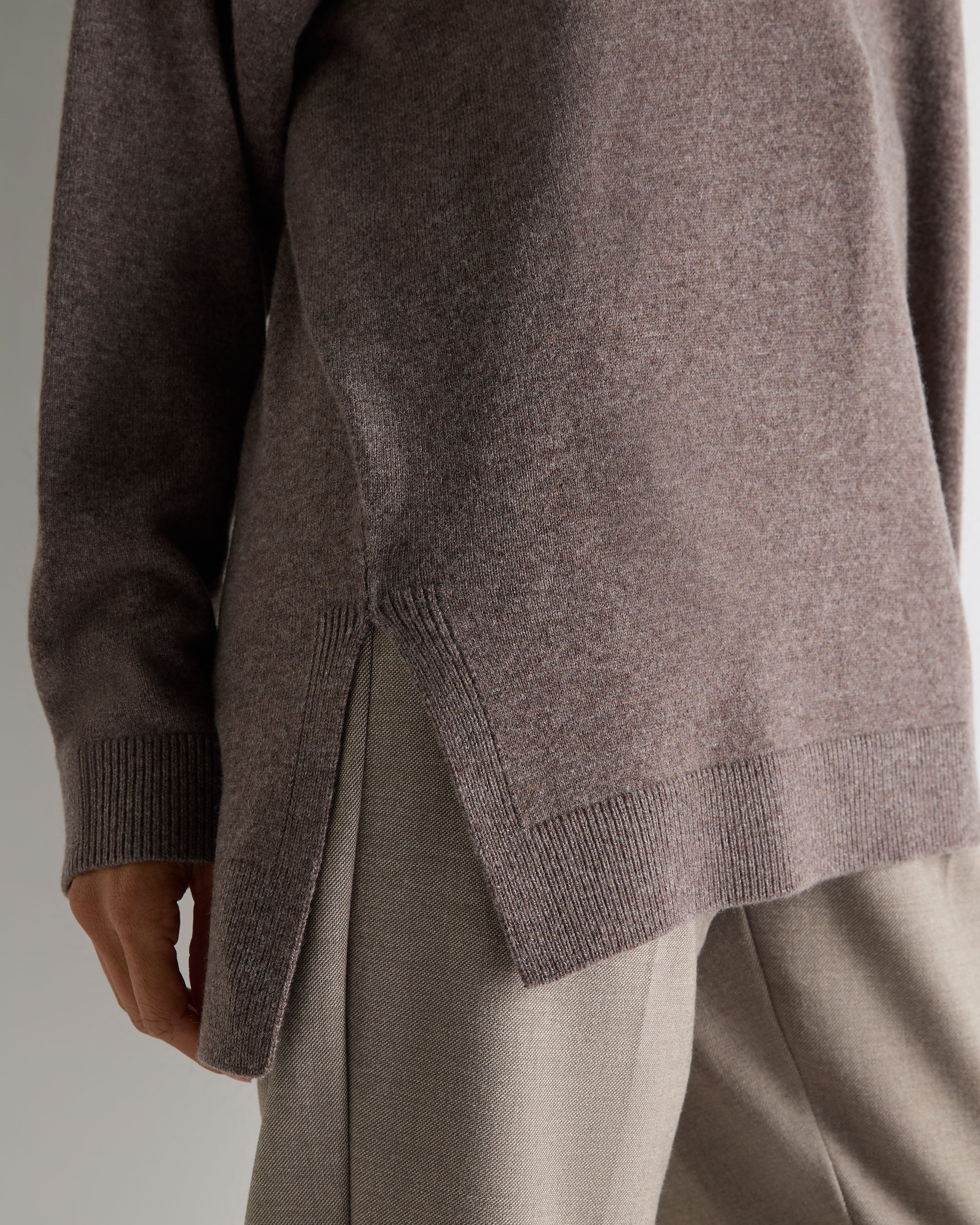 Women's Longline V Neck Cashmere Sweater Otter Brown