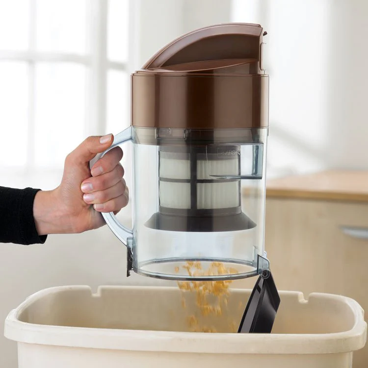 Black & Decker VO1850 Bagless Vacuum Cleaner for 220 Volts