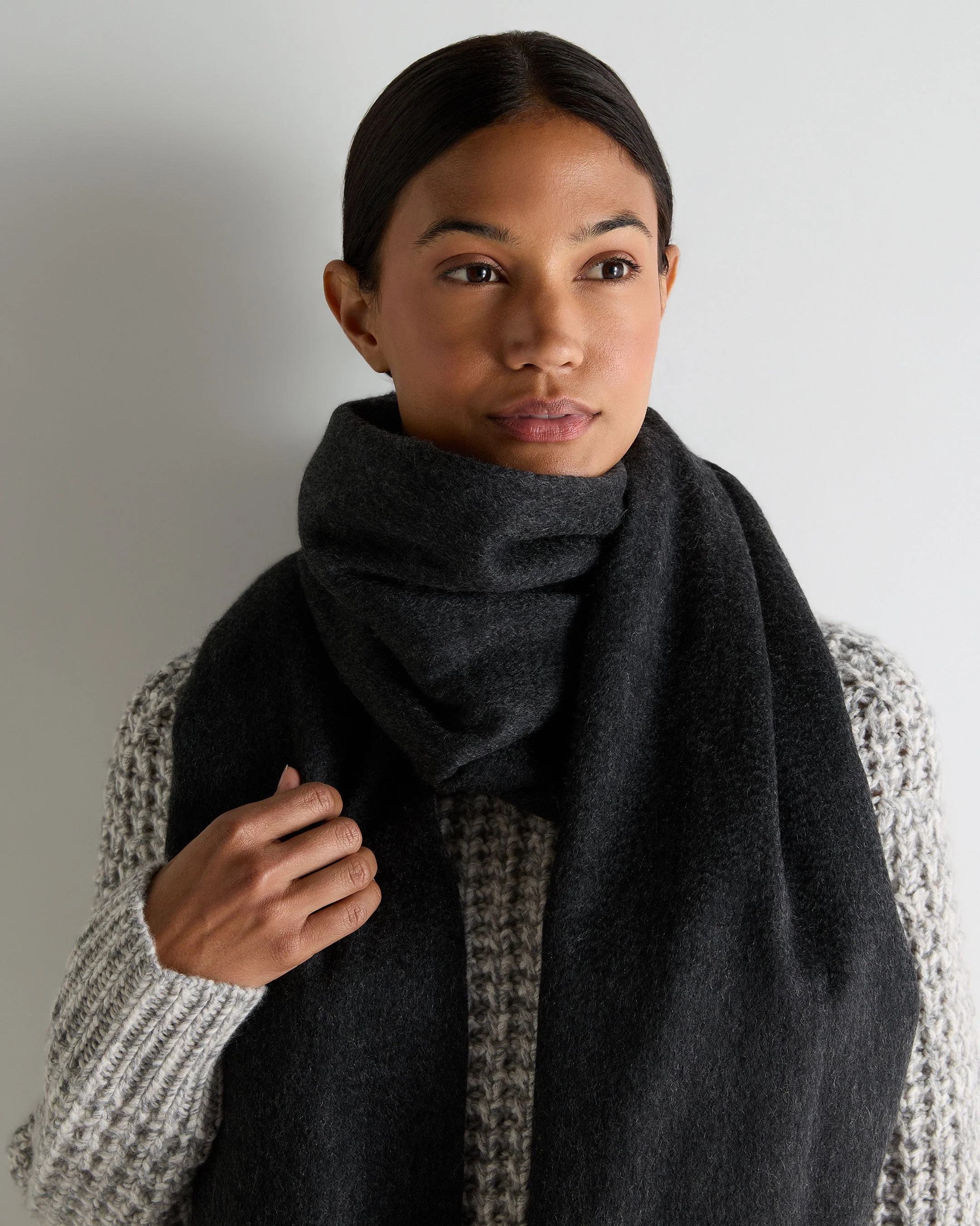 Women's Woven Cashmere Shawl Deep Charcoal Grey