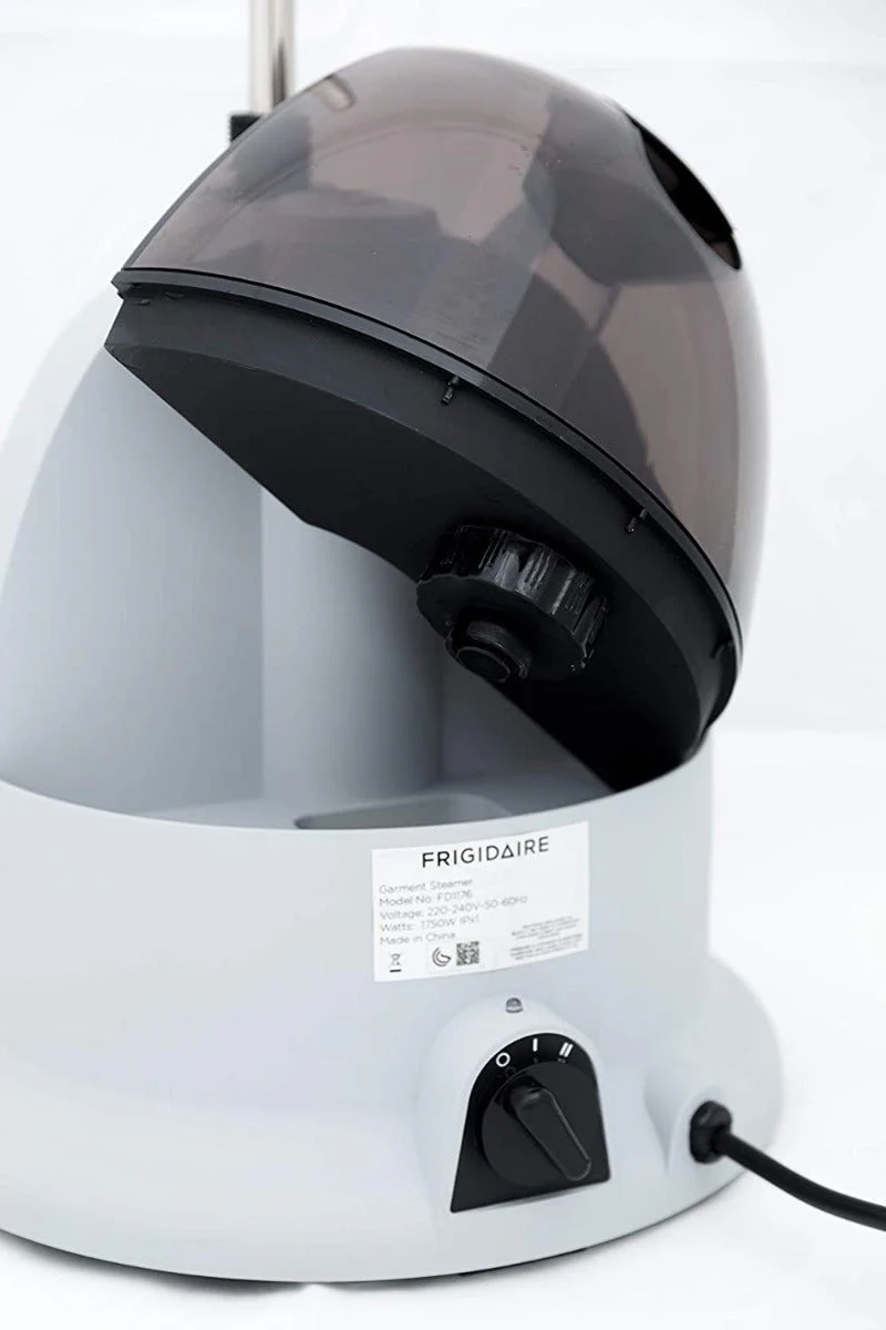 Frigidaire 220 volts Garment Steamer steam iron 220vfd-1176