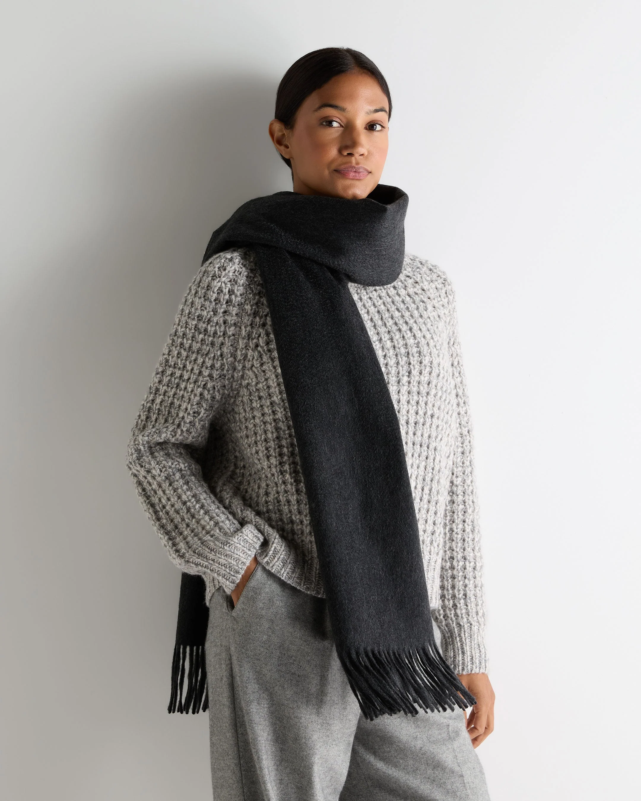 Women's Woven Cashmere Shawl Deep Charcoal Grey