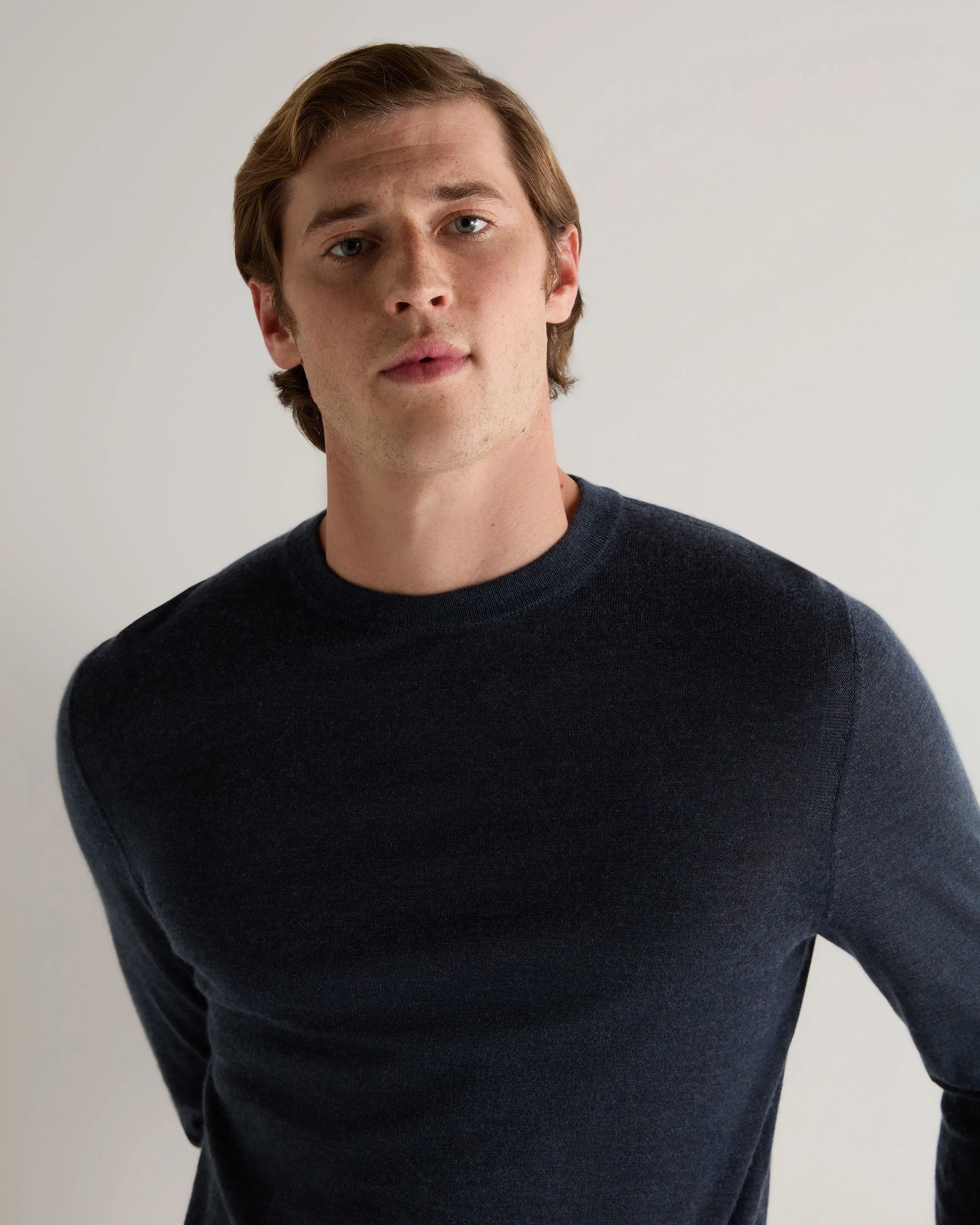 Men's Covent Fine Gauge Cashmere Round Neck Sweater Indigo Blue