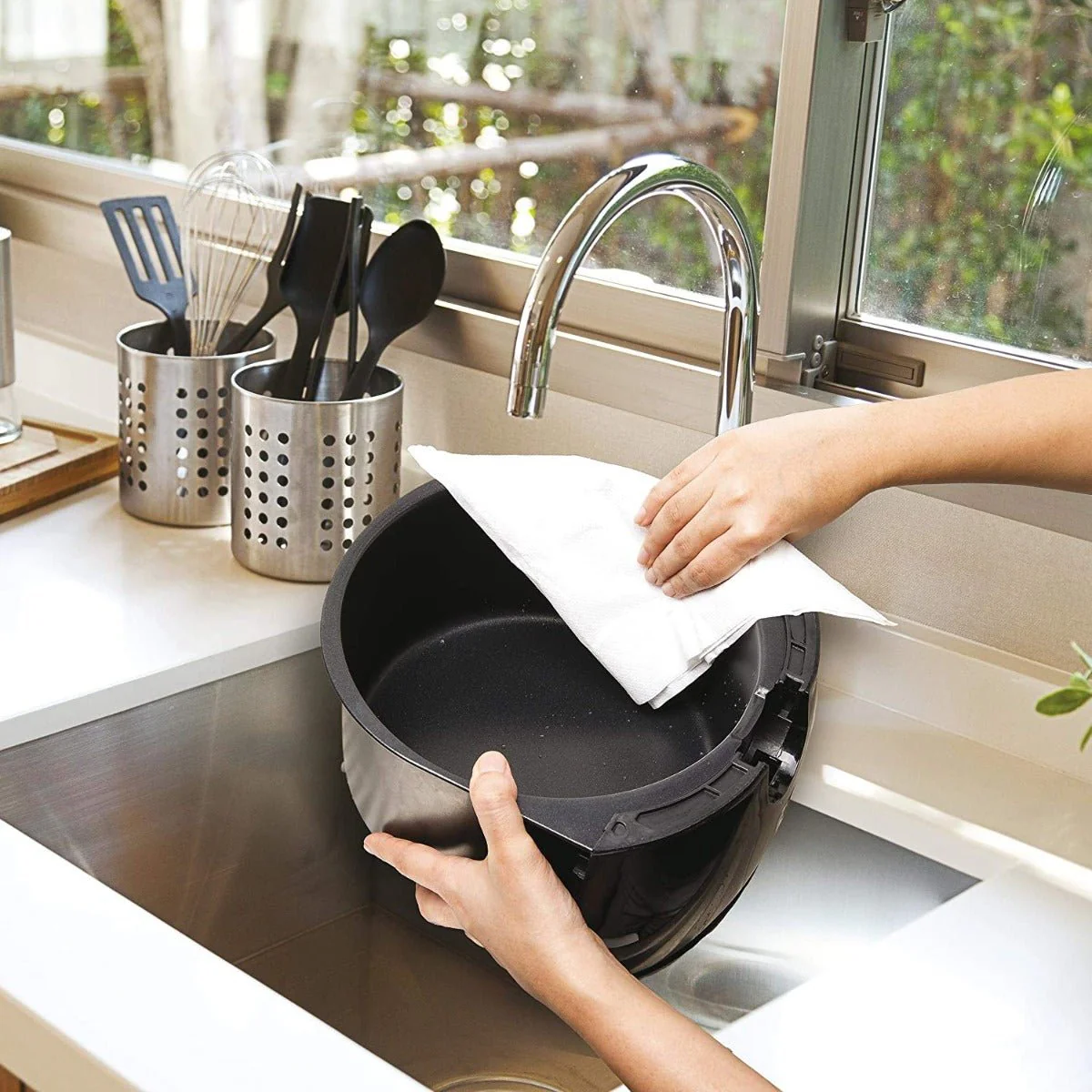 Black and Decker 220 volt Digital Air Fryer AF400-B5 4 Liter Air Fryer 220V 240 Volts 50 hz