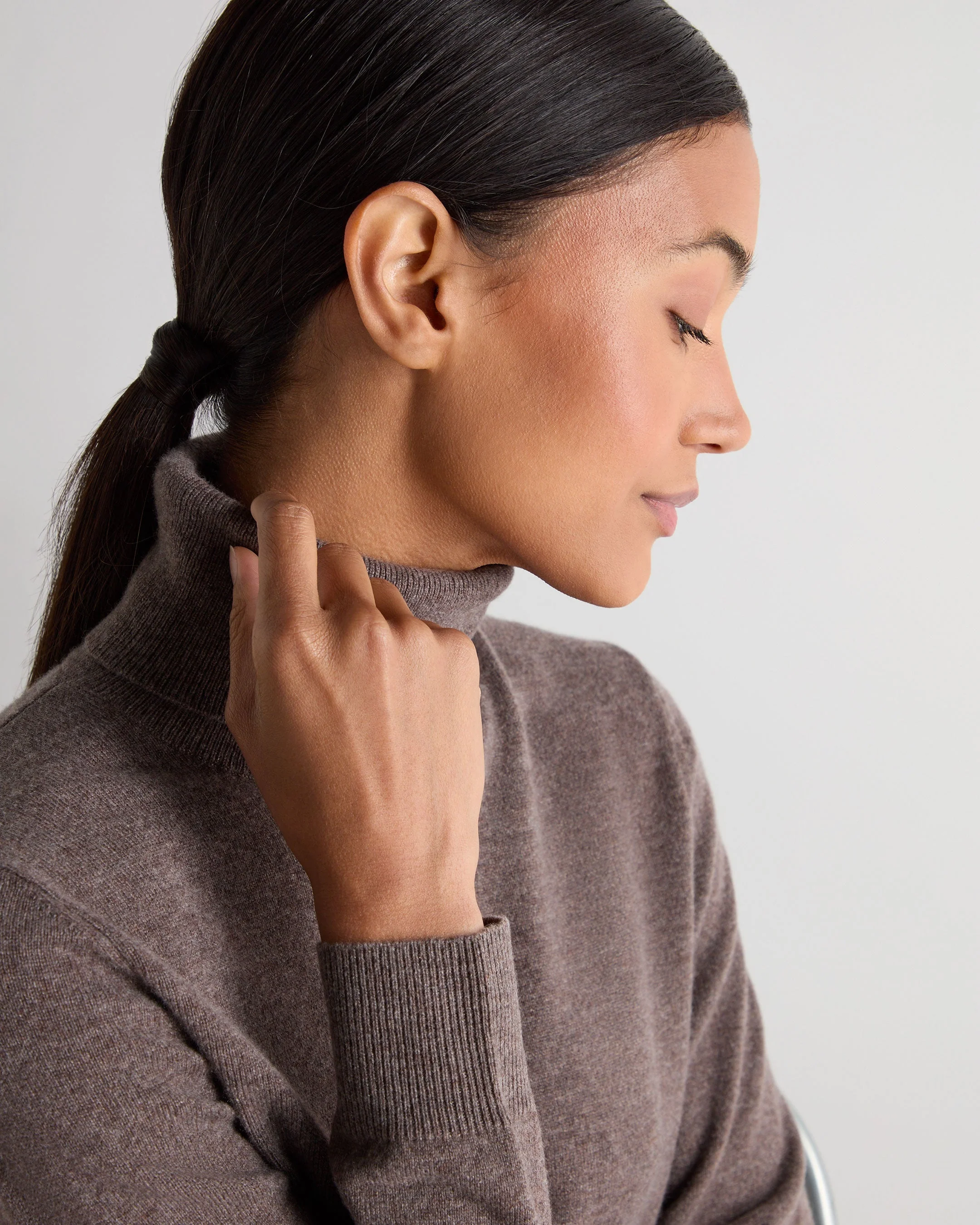 Women's Luna Turtle Neck Cashmere Sweater Otter Brown