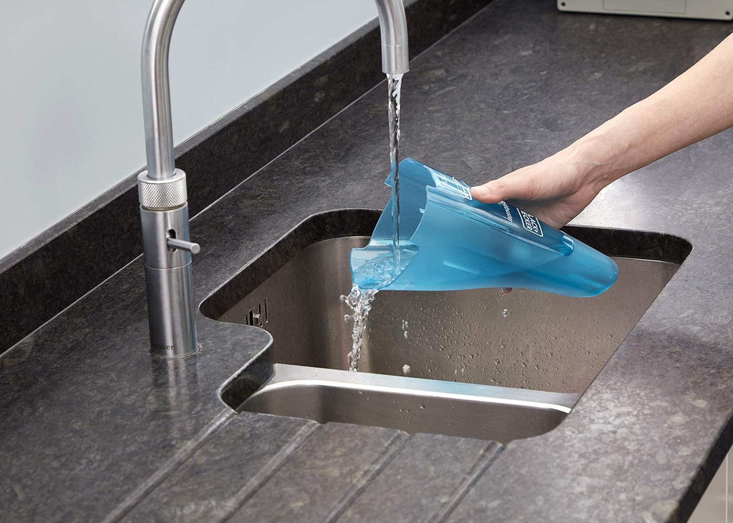 Black & Decker  220 volt Wet Dry Hand Held vacuum  WDC115WA-B5 Wet Dry Dustbuster 220v 240 volt 50 hz 60 hz