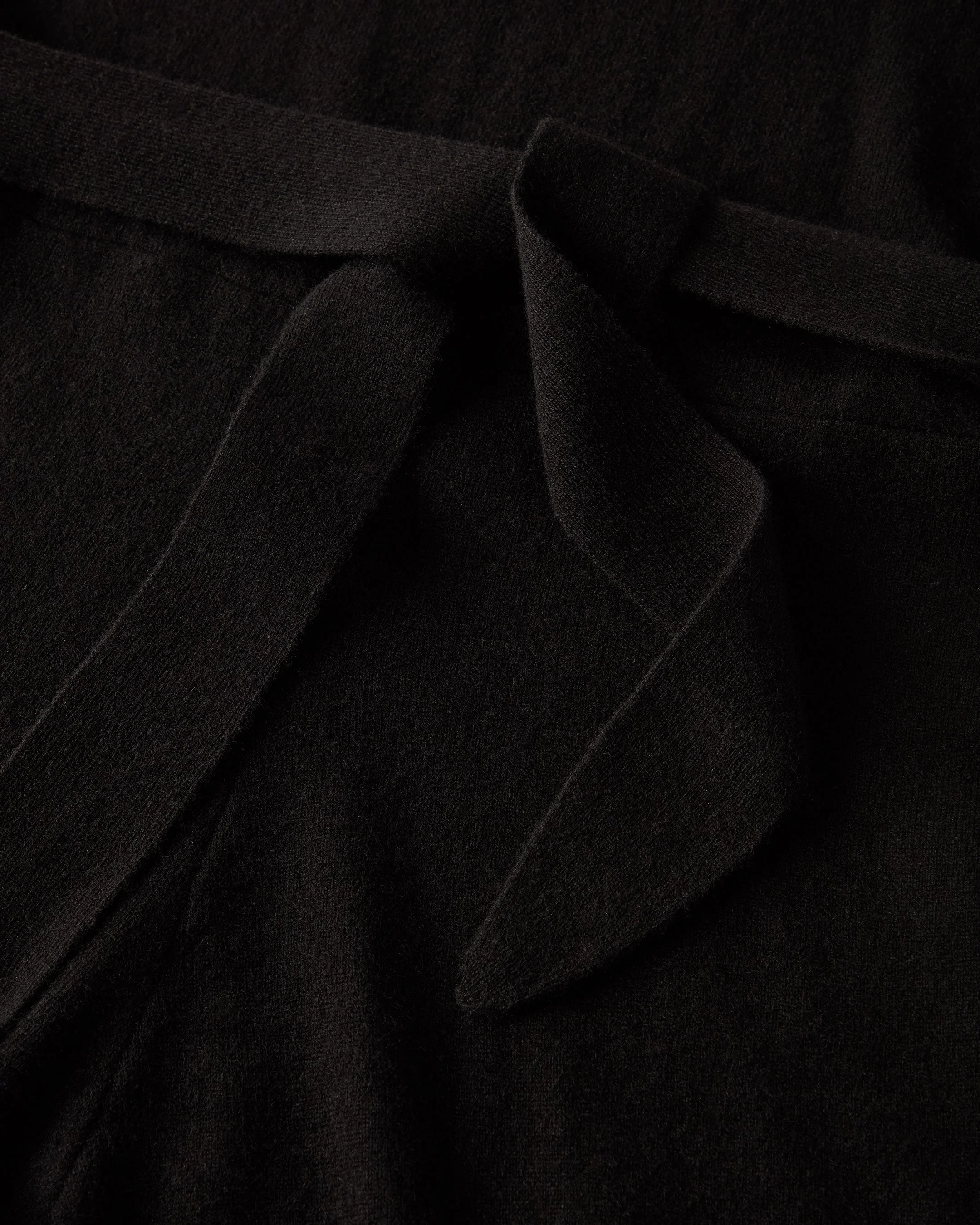 Hollywood Authentic La Femme Fatale Black