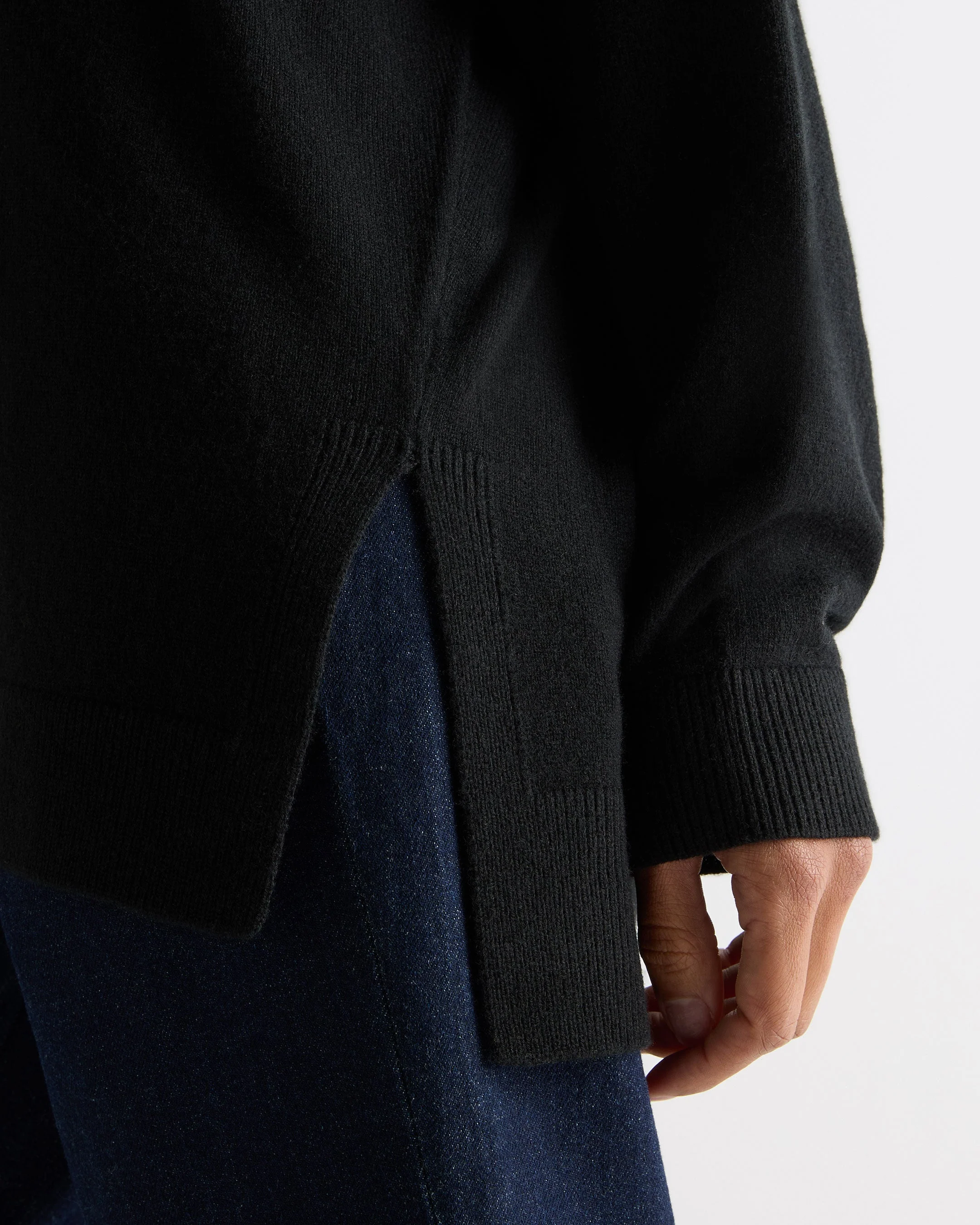 Women's Longline V Neck Cashmere Sweater Black