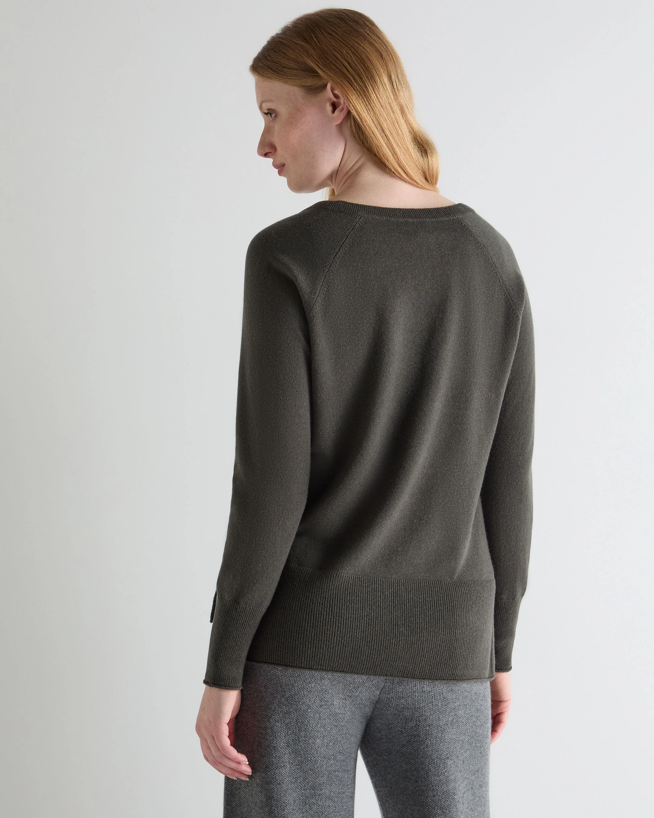 Women's Relaxed V Neck Cashmere Sweater Arabica Khaki Green