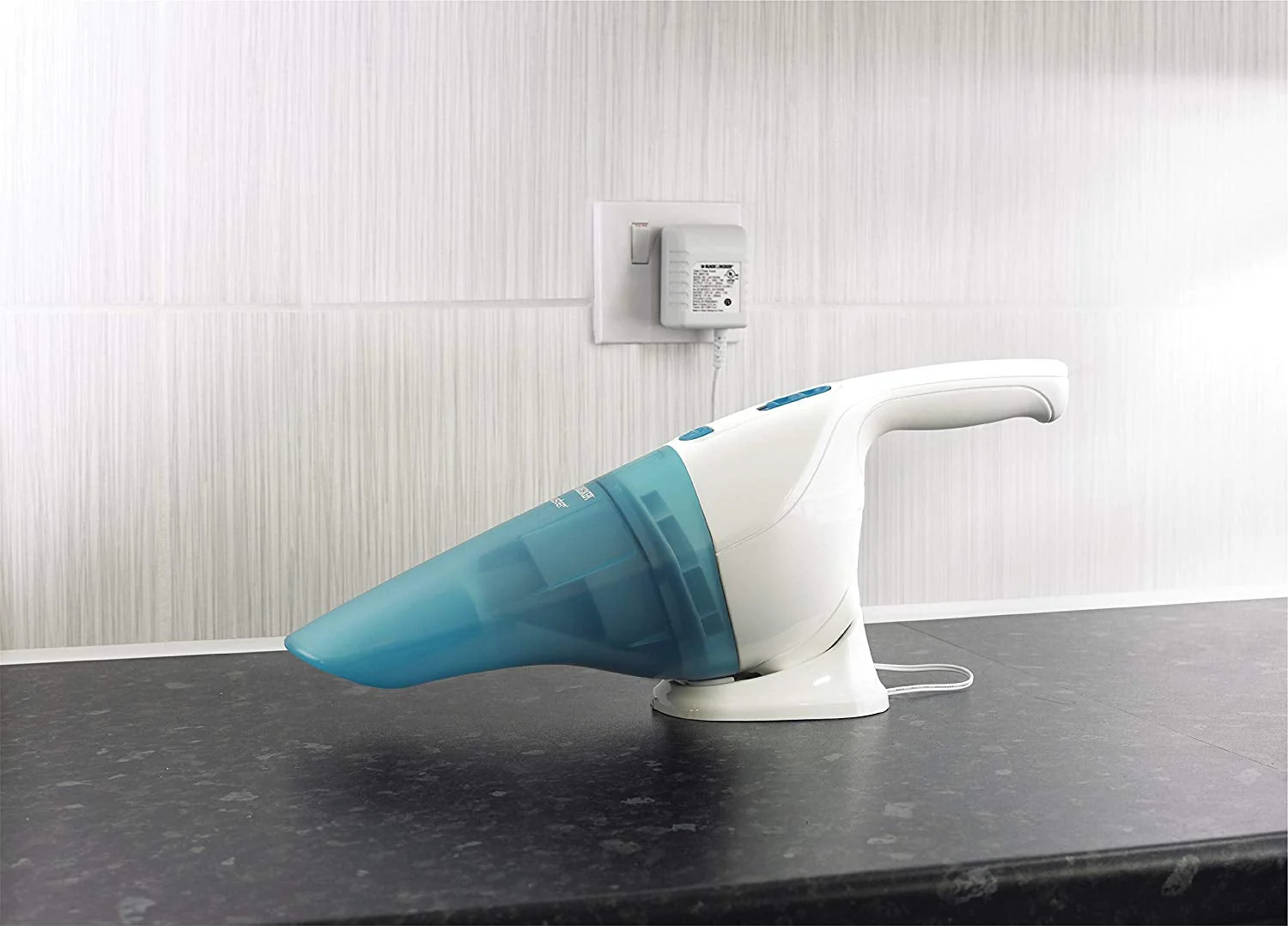 Black and Decker NW4820 220 volt wet / dry dust buster vacuum cleaner 220v 240 volts 50 hz