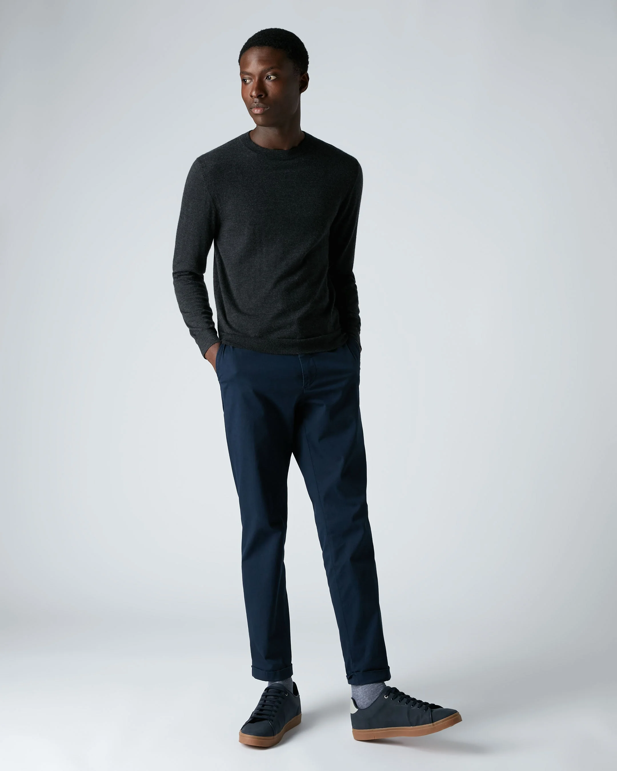 Men's Covent Fine Gauge Cashmere Round Neck Jumper Dark Charcoal Grey