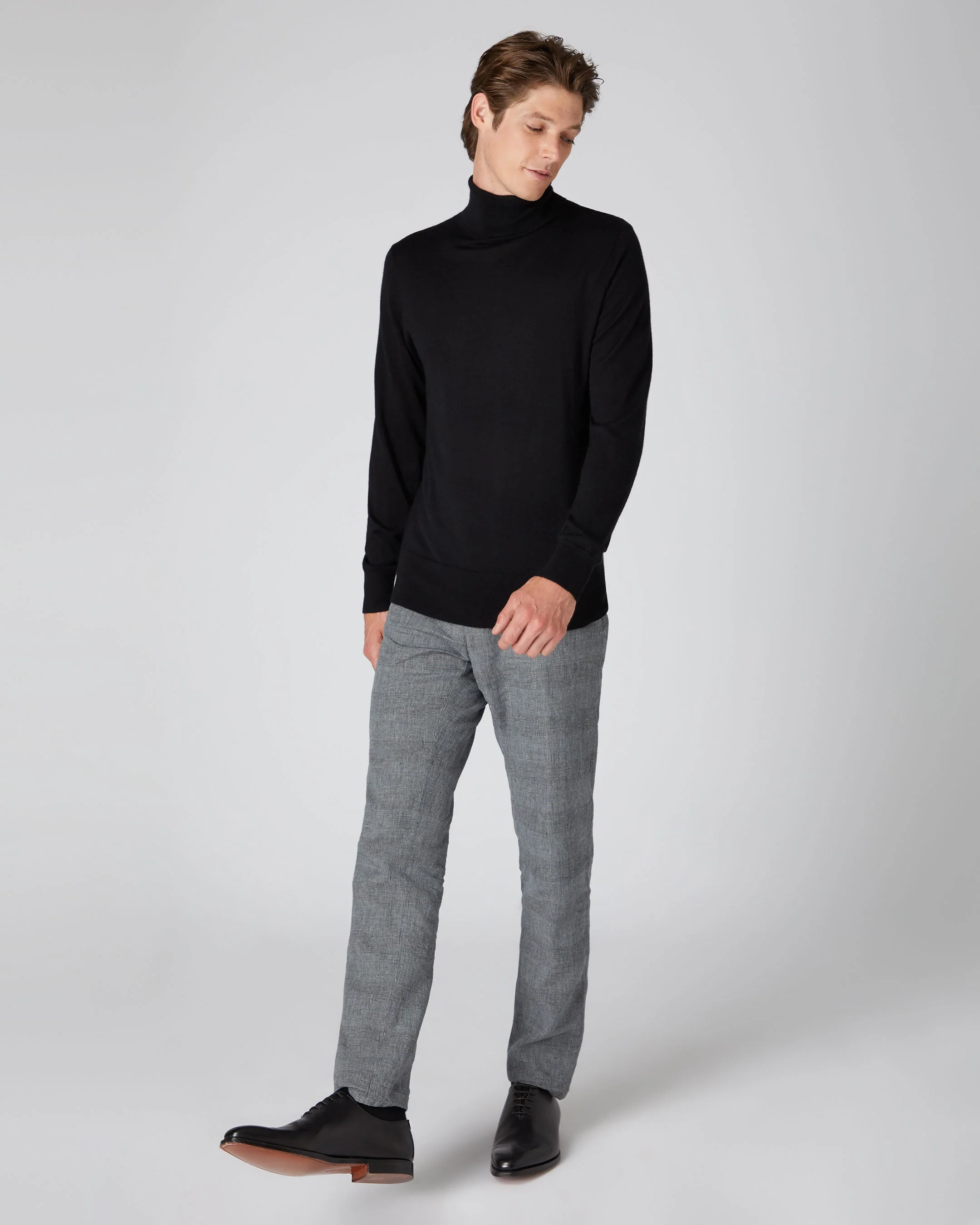 Men's Pimlico Fine Gauge Cashmere Turtle Neck Sweater Black
