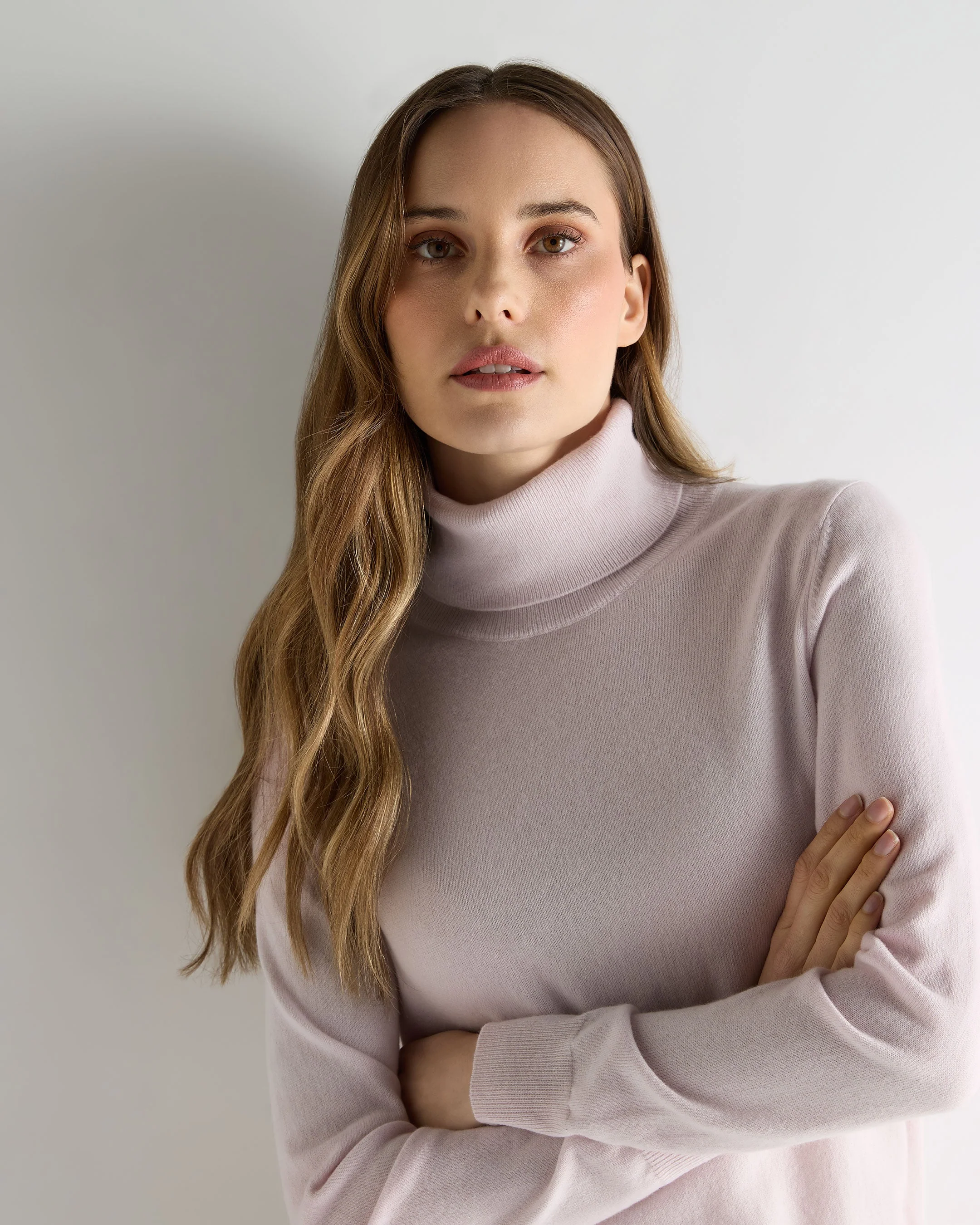 Women's Luna Turtle Neck Cashmere Sweater Chalk Pink