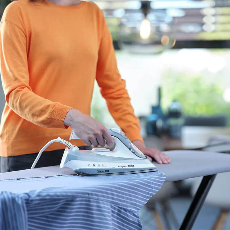 Braun SI5037VI  2700 Watts  TexStyle 5 Steam Iron Violet  220 v 240 volt 50 hz