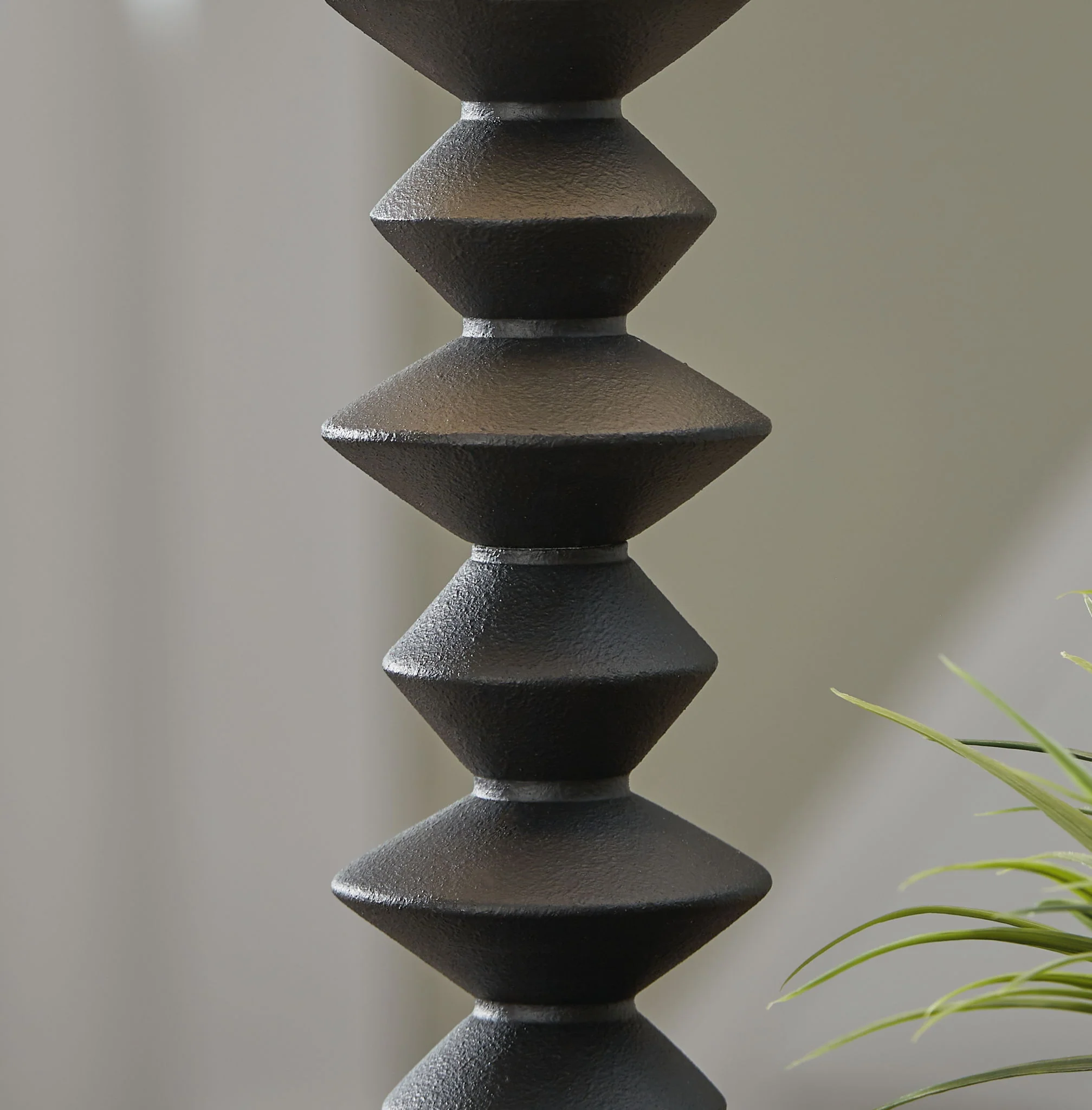 Luanndon - Poly Buffet Lamp - Black