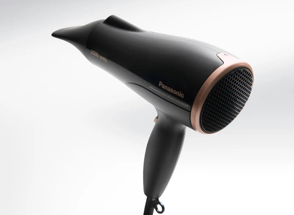 Panasonic EH- NE84  Professional Ionic Hair Dryer 220v 240 volt 50 hz Black  2500 Watts with Concentrator and Diffuser Nozzles