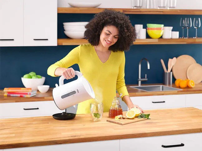 Braun WK1100 WHITE Hot water kettle 1.7 liter 2200 watts 220 v 240 volts 50 hz