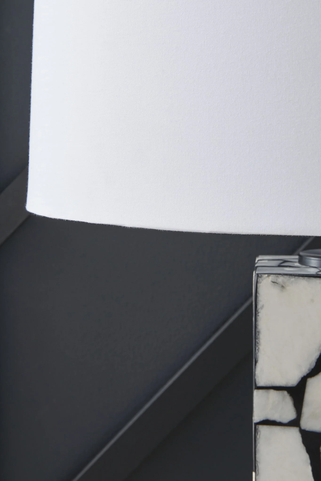 Macaria - Marble Table Lamp - White / Black