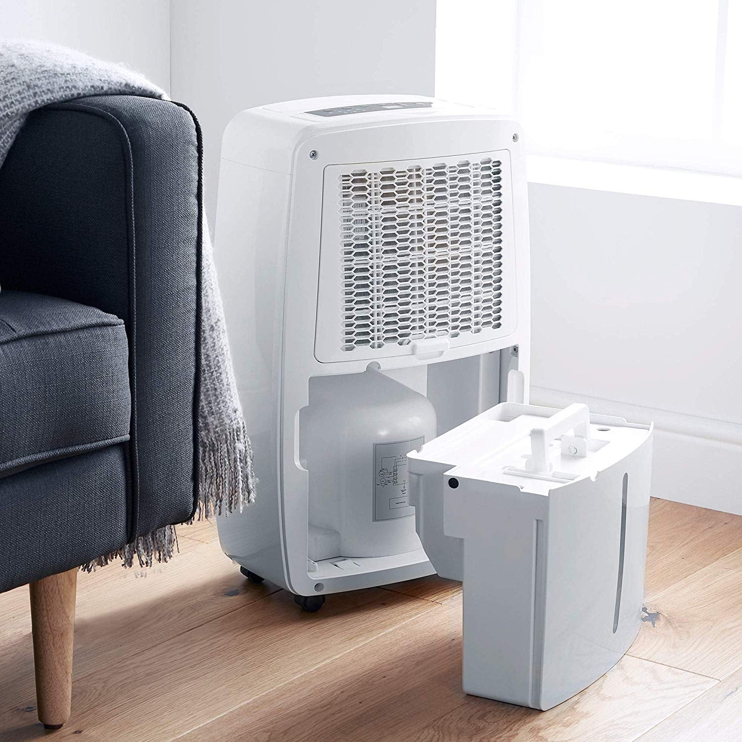 Vonhaus 220 volt Dehumidifier air purifier 20 Liter 220v 240 volts 2500150