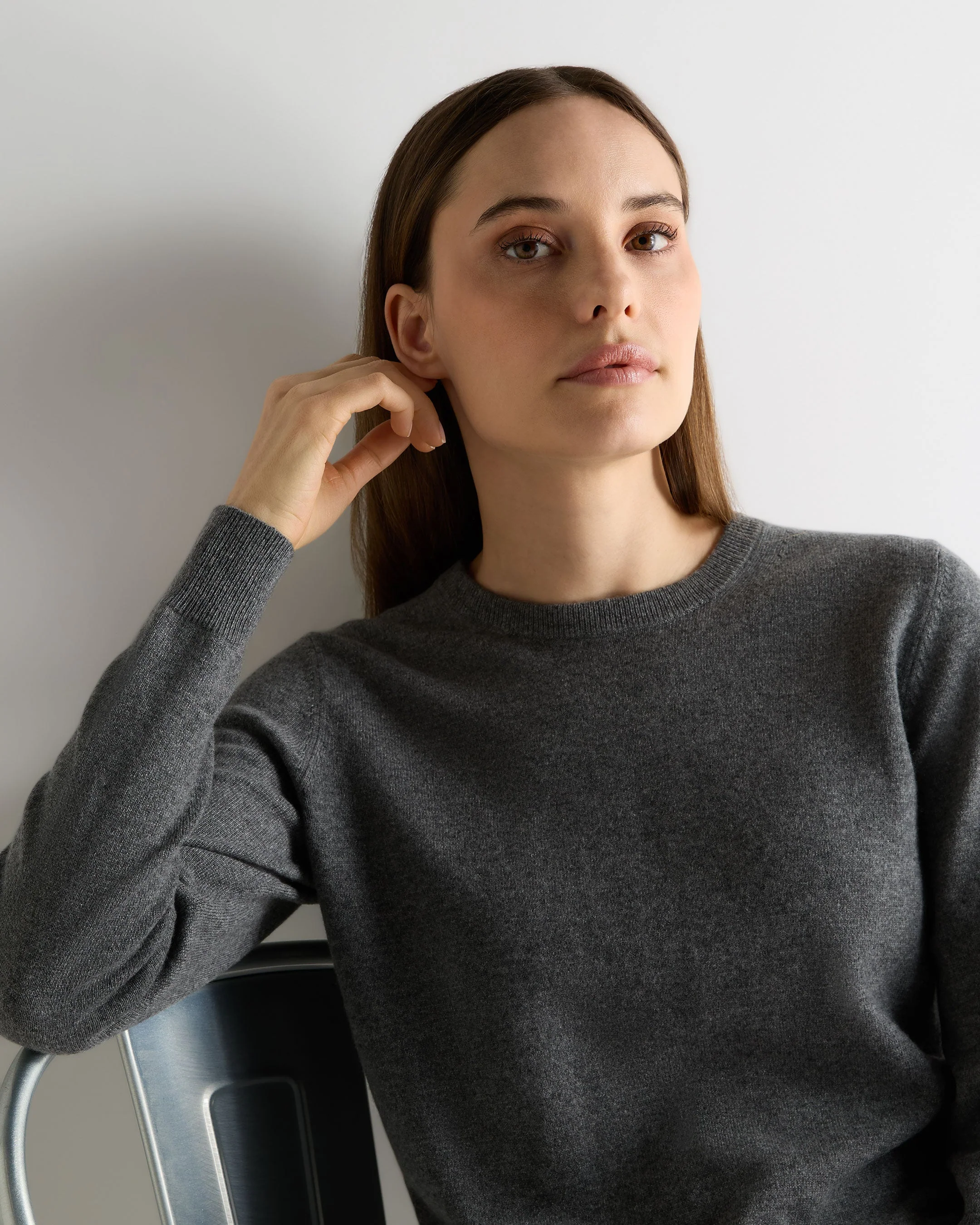 Women's Evie Classic Round Neck Cashmere Sweater Elephant Grey