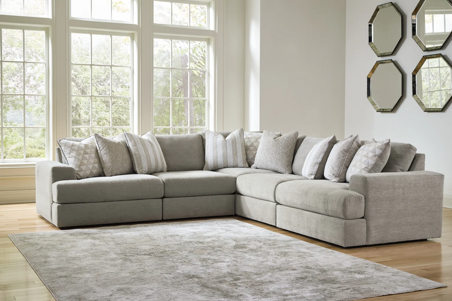 Avaliyah Sectional Set