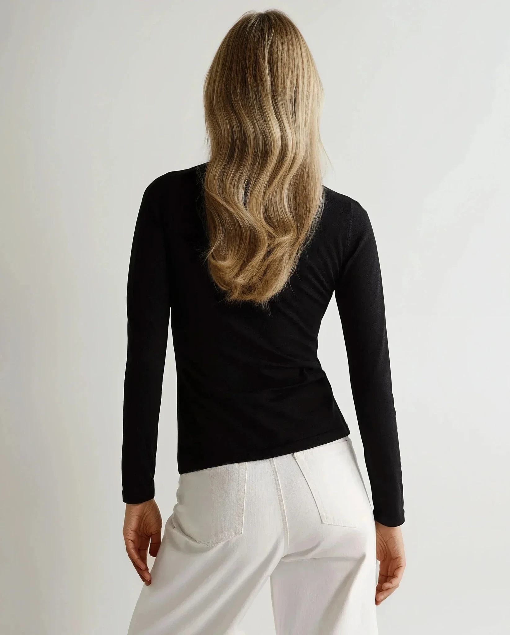 Women's Eden Superfine Cashmere Round Neck Top Black