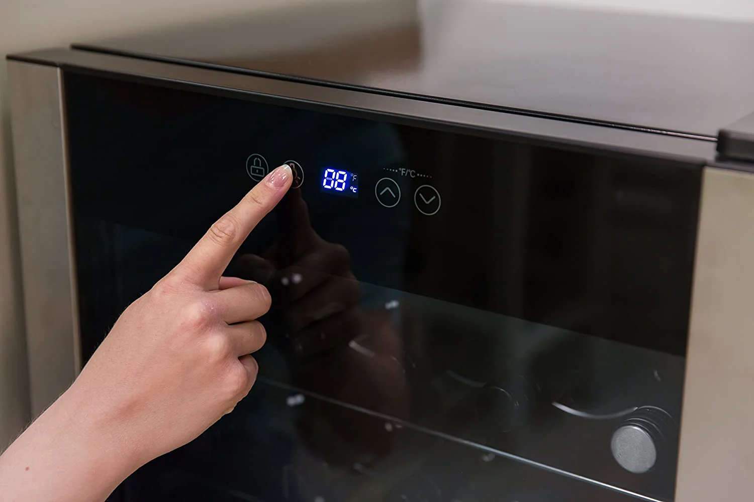 Russell Hobbs 220 volts 34 Bottle Wine Cooler RH34WC1 220v 240 volts