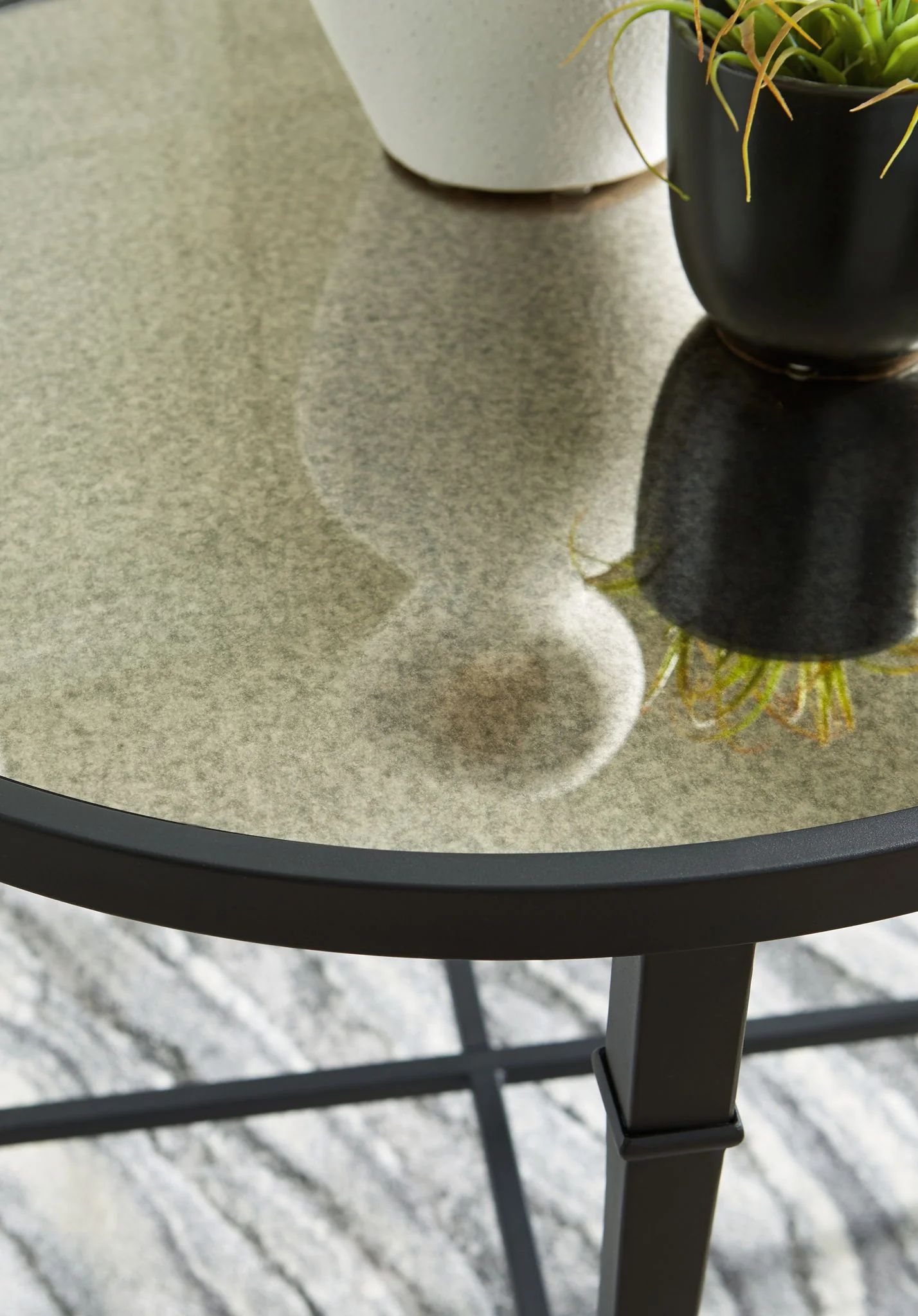 Cadeburg - Accent Table - Black