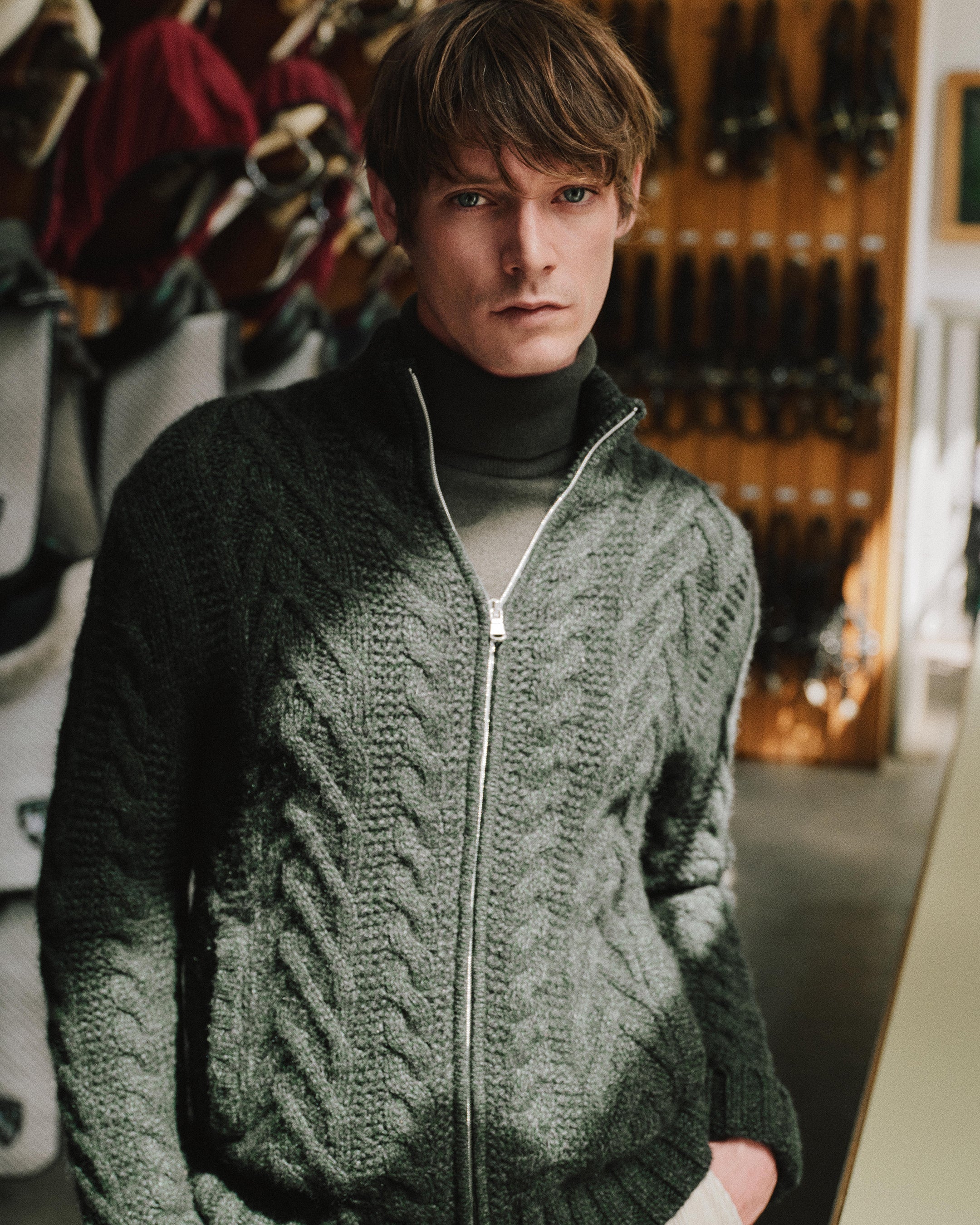 Men's Trafalgar Turtle Neck Cashmere Sweater Arabica Khaki Green