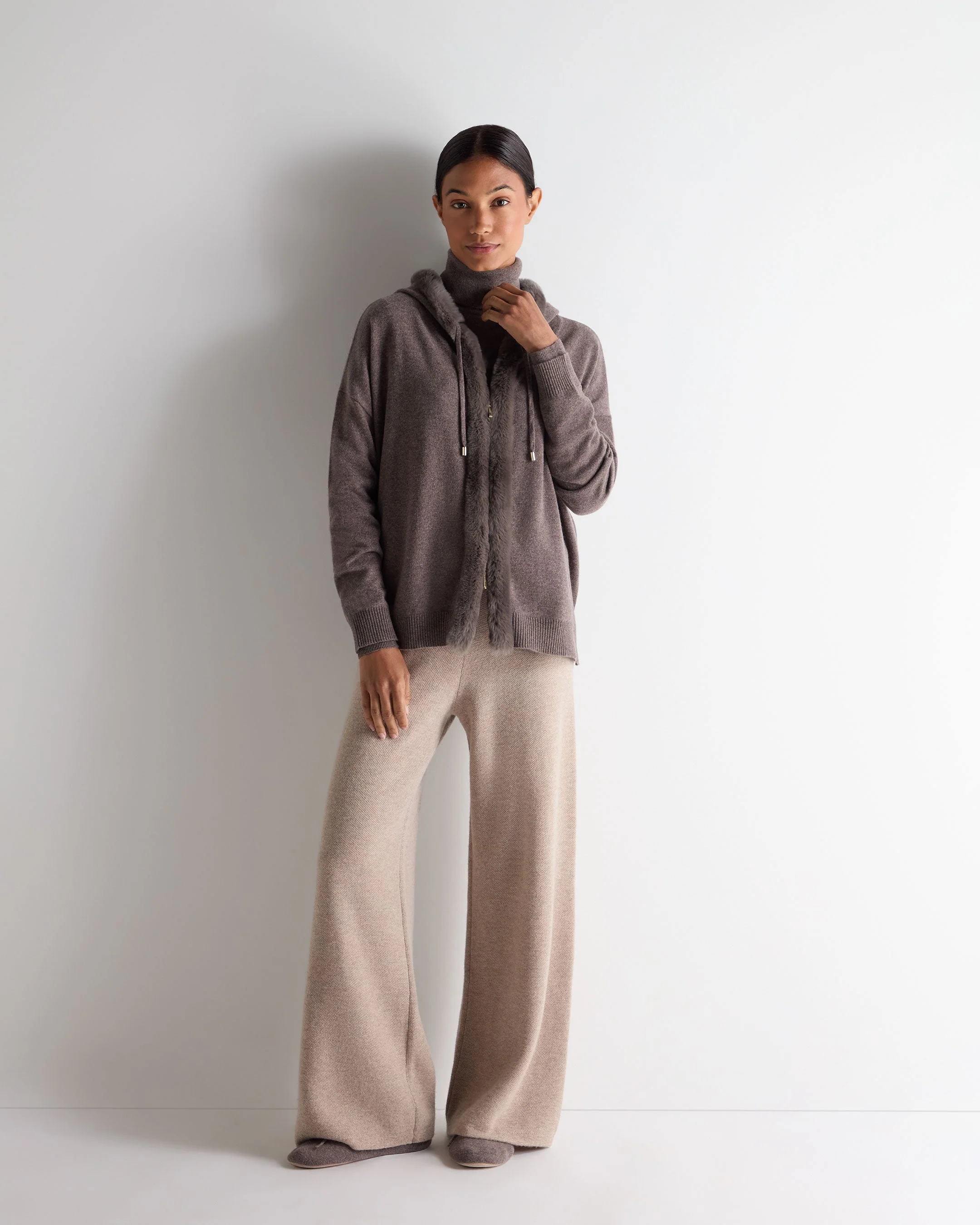 Women's Luna Turtle Neck Cashmere Sweater Otter Brown