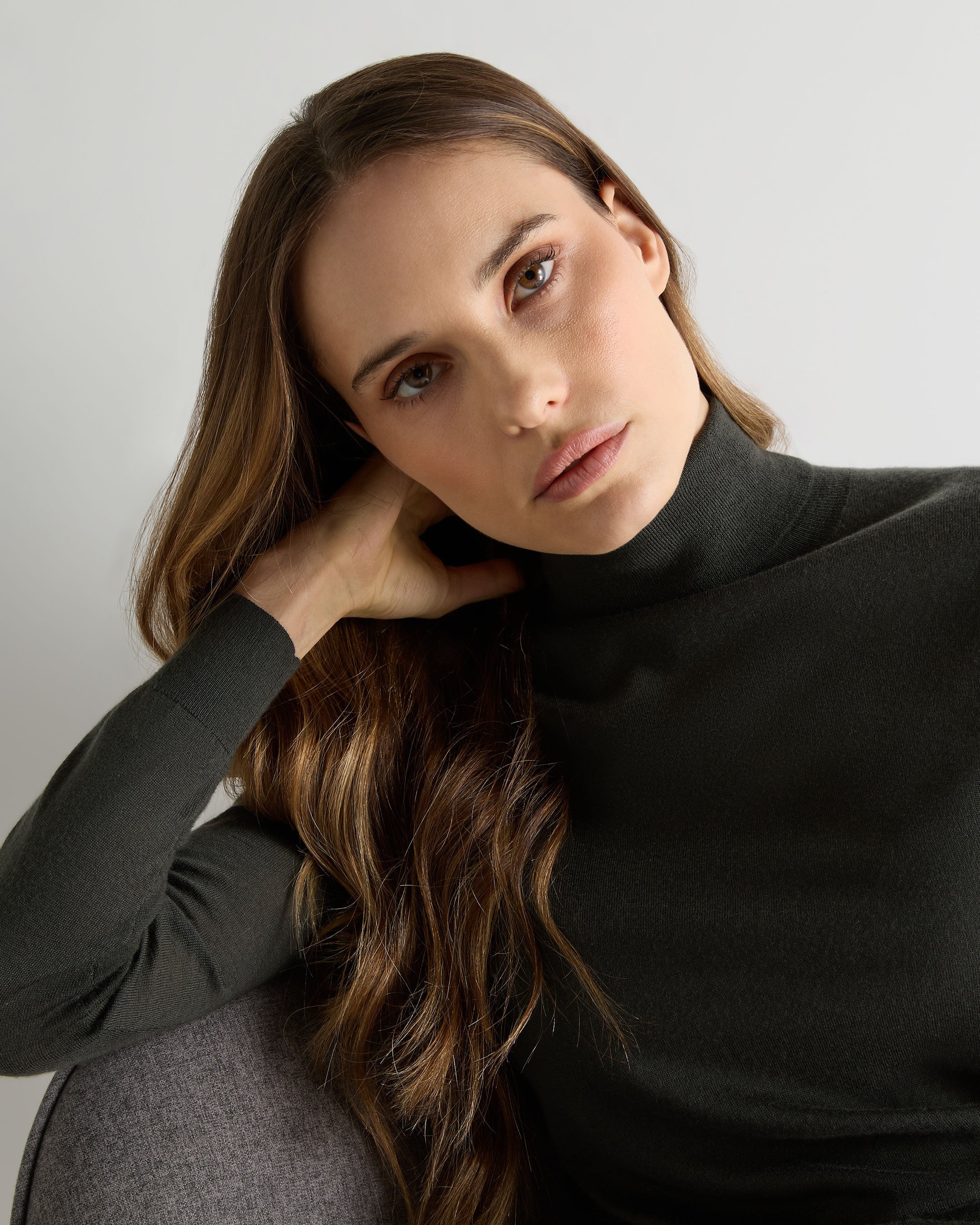 Women's Margot Superfine Cashmere Turtle Neck Sweater Arabica Khaki Green