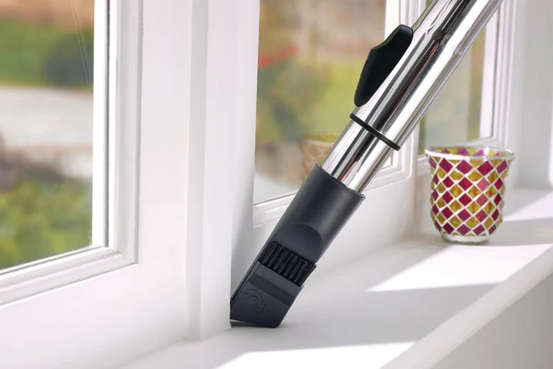 Black & Decker VO1850 Bagless Vacuum Cleaner for 220 Volts