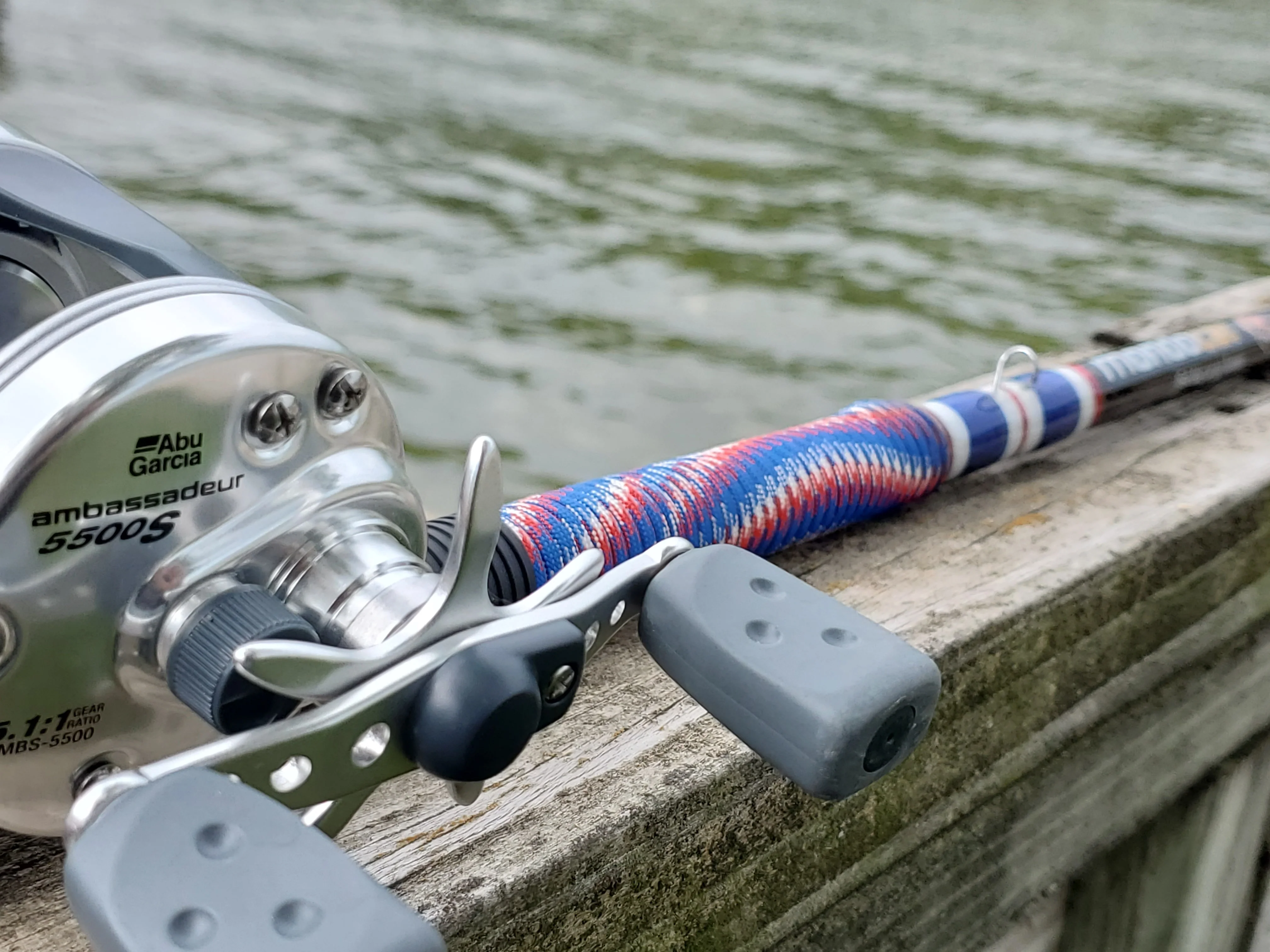 MondoCat 8' Patriot Pole & Abu S-5500 Reel Combo