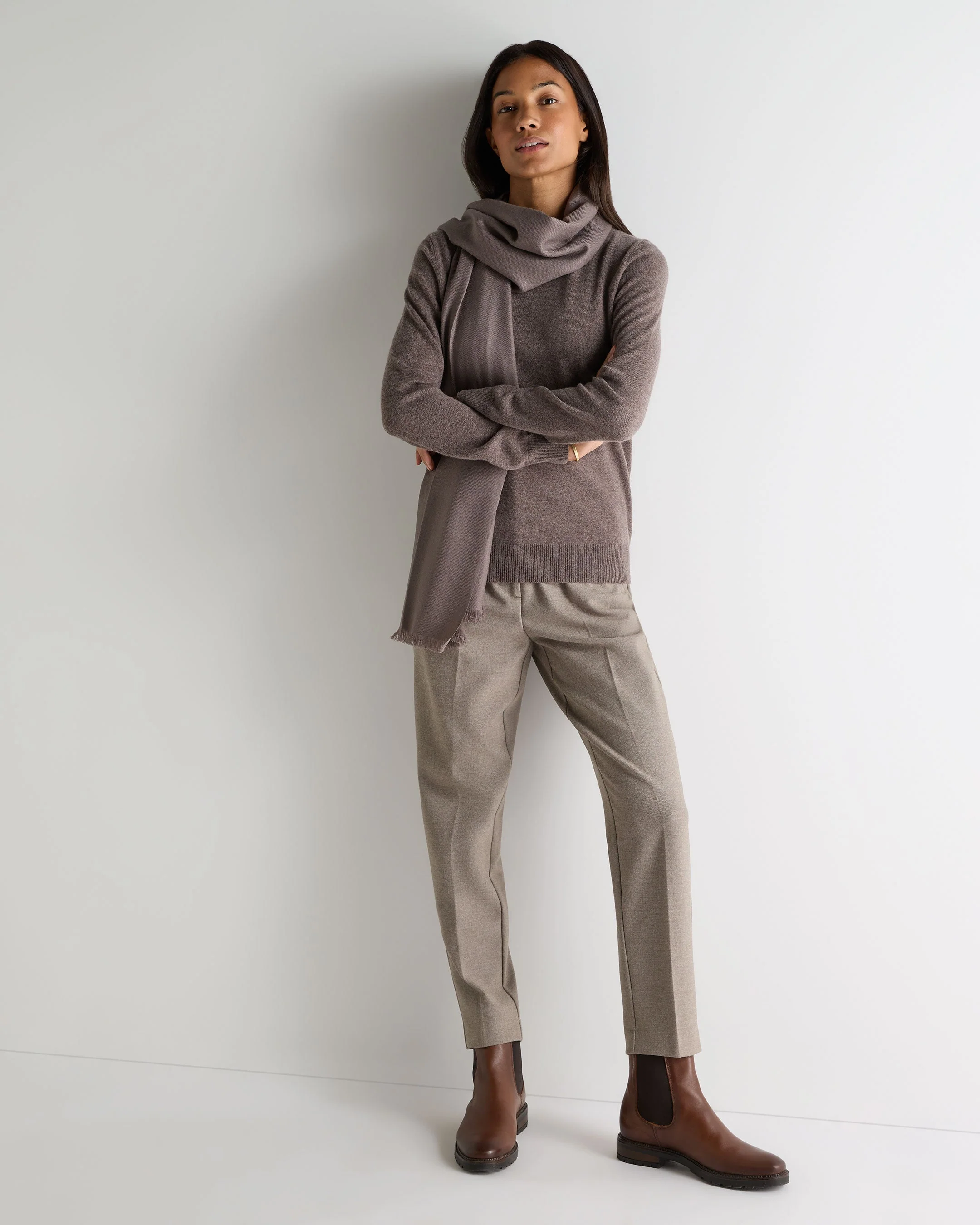 Women's Evie Classic Round Neck Cashmere Sweater Otter Brown