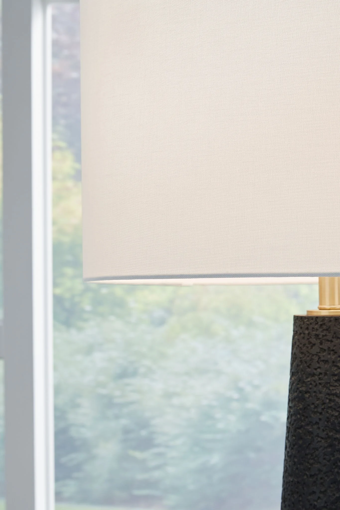 Hallburg - Poly Floor Lamp - Black