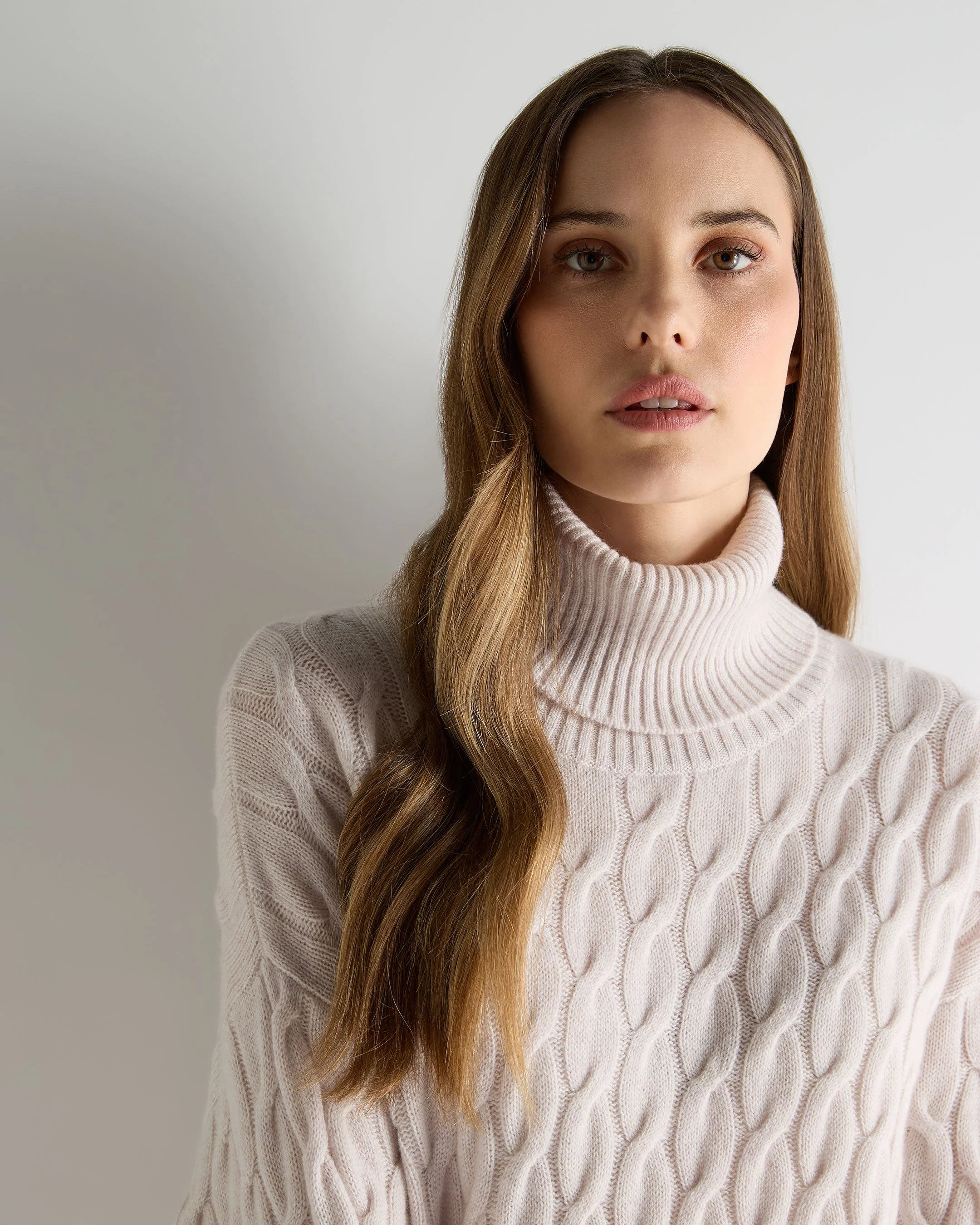 Women's Emmie Relaxed Cable Turtle Neck Cashmere Sweater Frost White