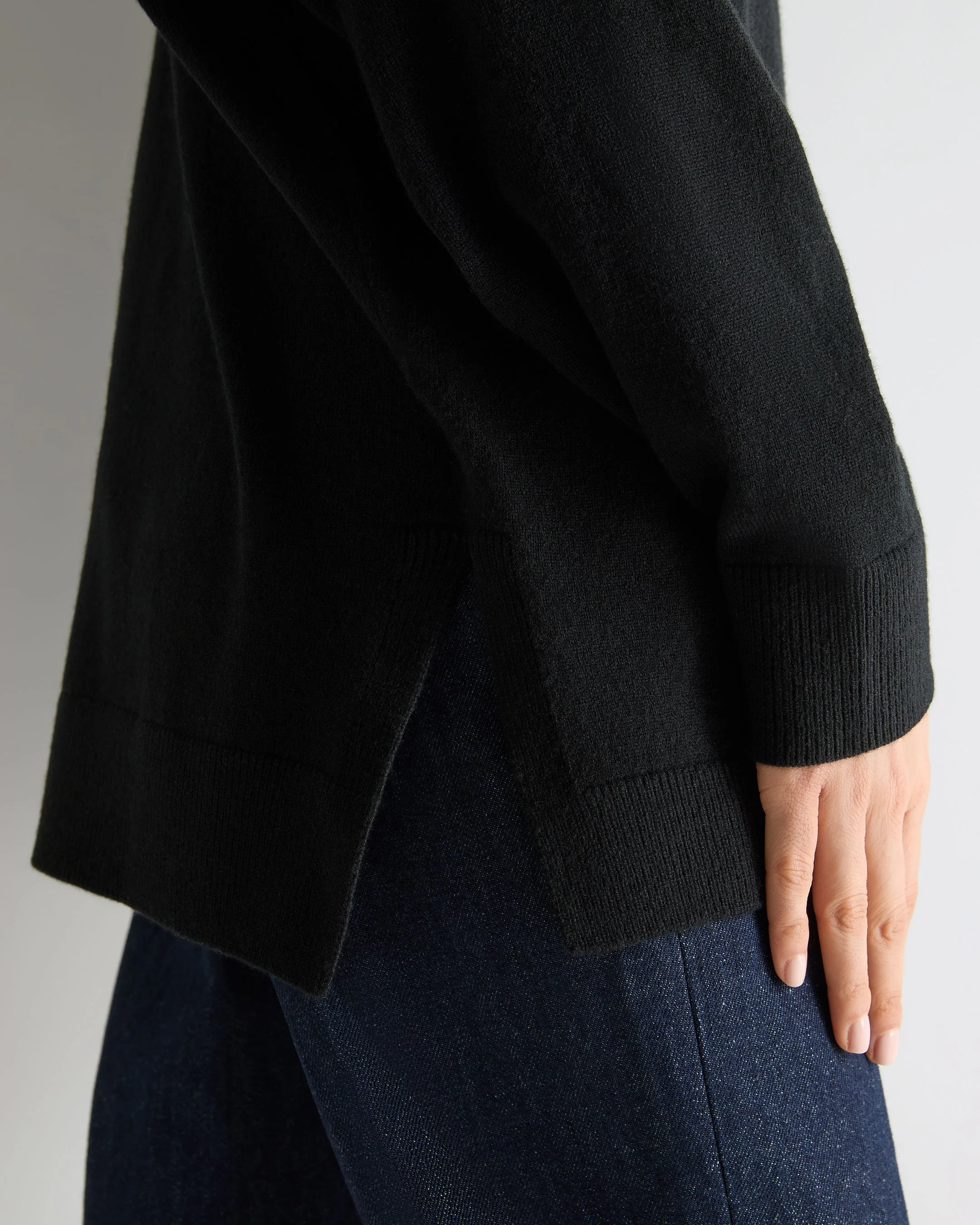 Women's Longline Turtle Neck Cashmere Sweater Black