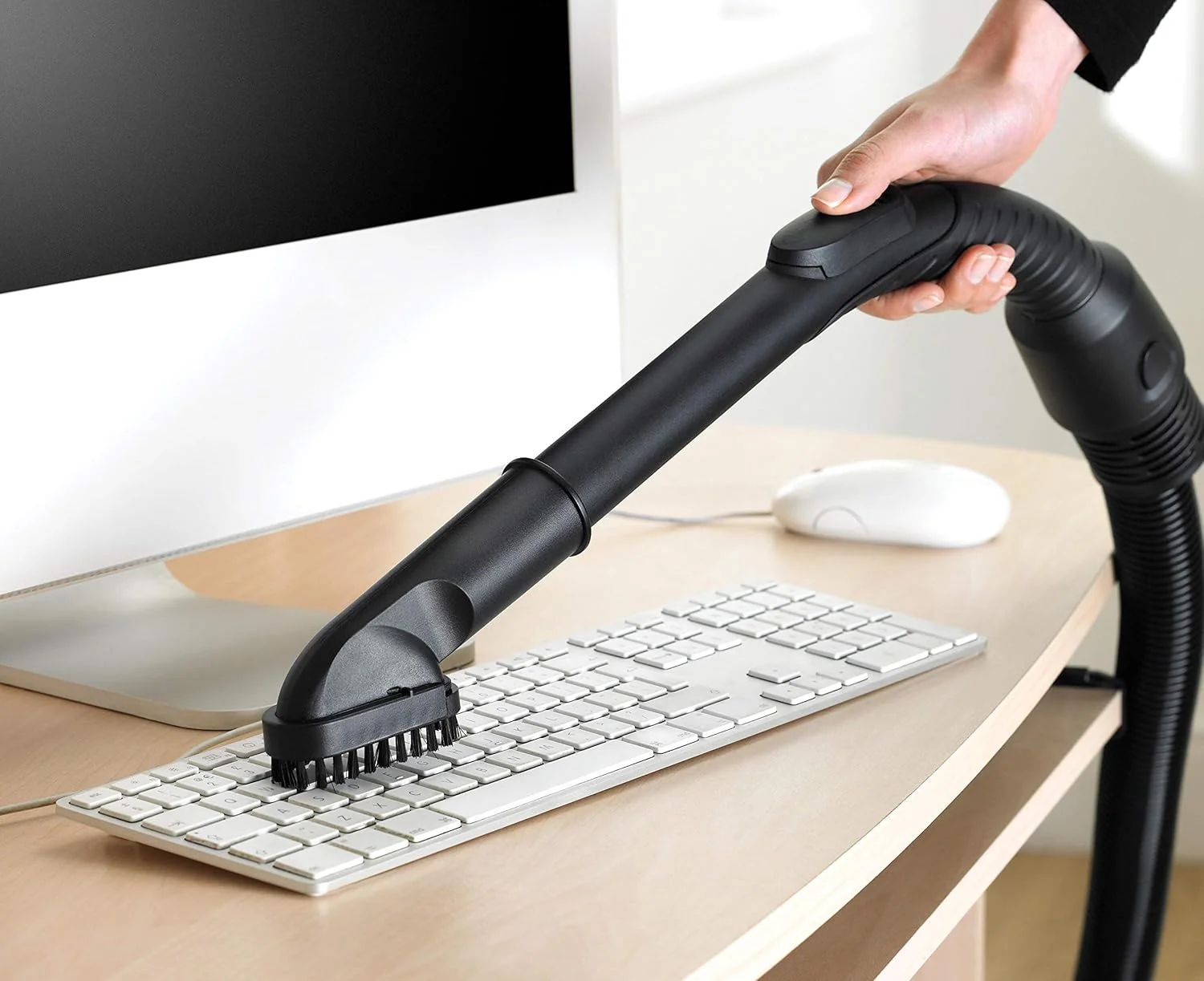 Black and Decker 220 volt Canister vacuum 2000 watts Hi Power hepa12 VM2825 220v 240 volts 50 hz