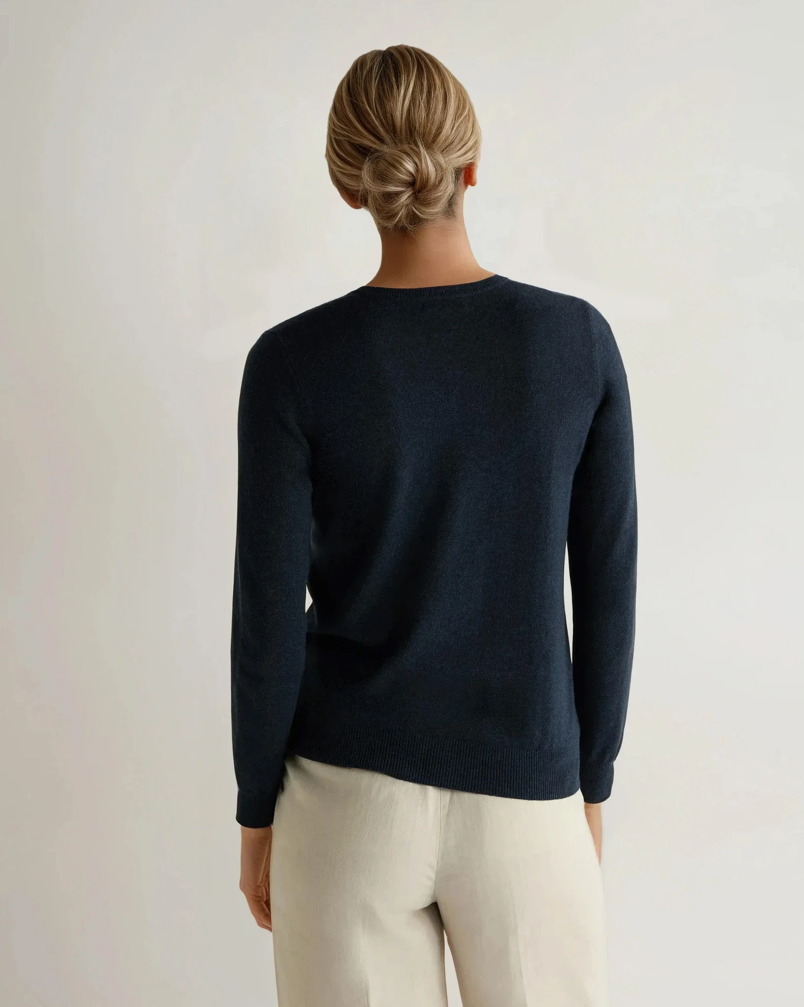 Women's Evie Classic Round Neck Cashmere Sweater Indigo Blue