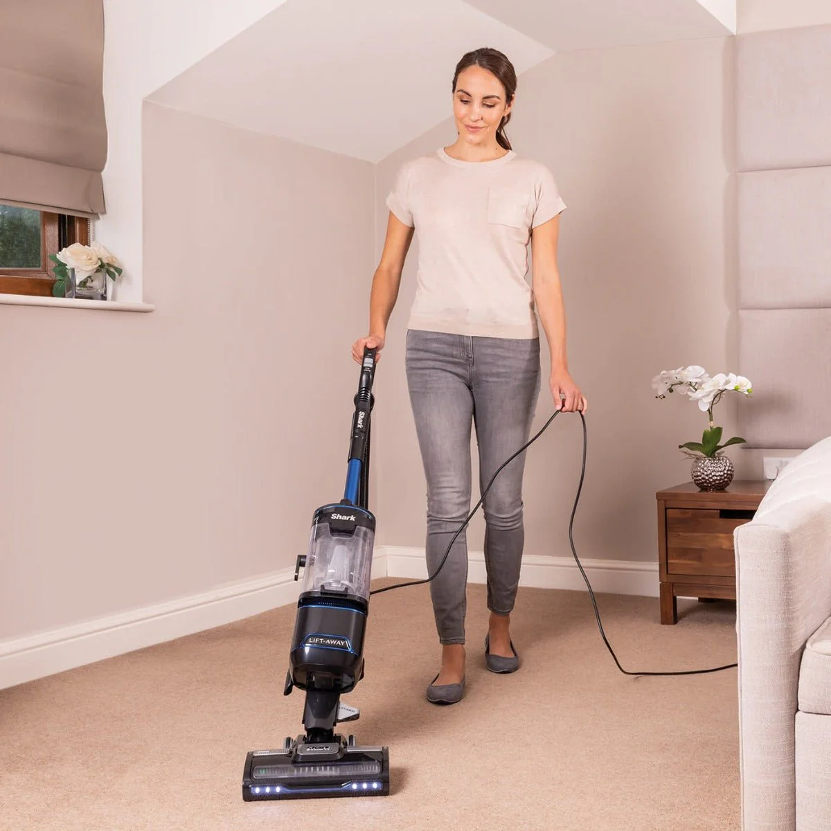 Shark NV602 220 volt Upright Vacuum Cleaner Lift Away 220v 240 volts