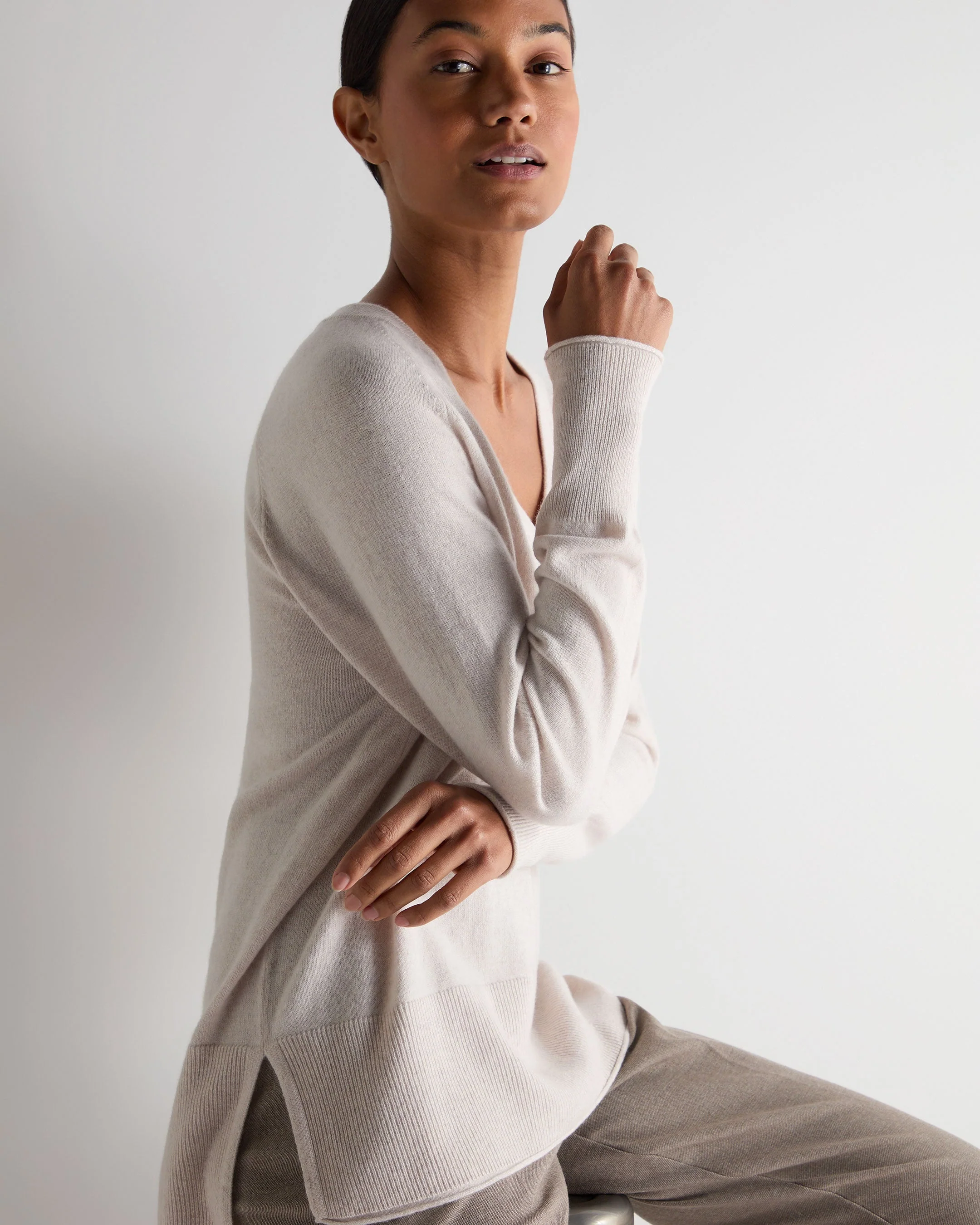 Women's Relaxed V Neck Cashmere Sweater Frost White