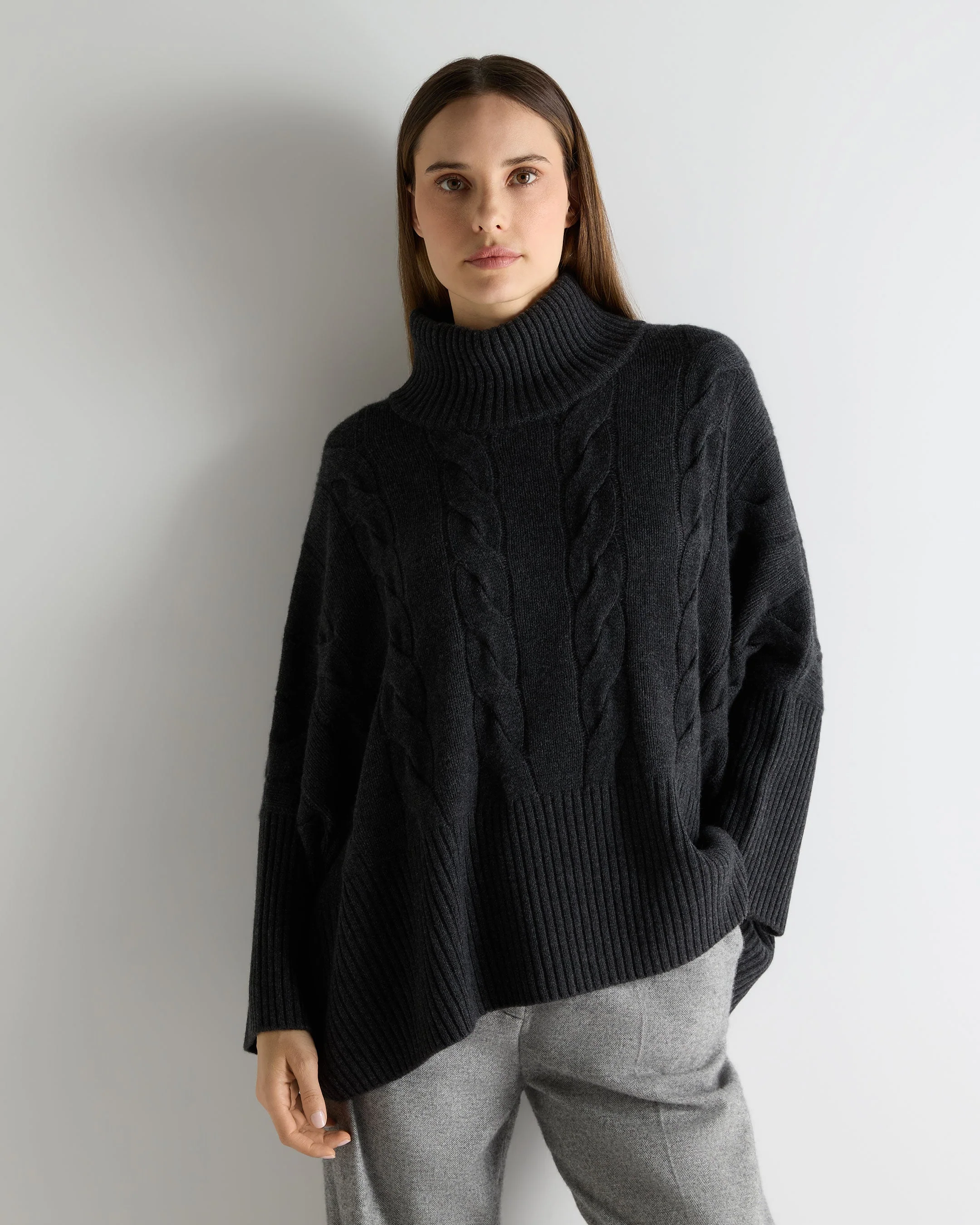 Women's Oversized Cable Cashmere Sweater Deep Charcoal Grey