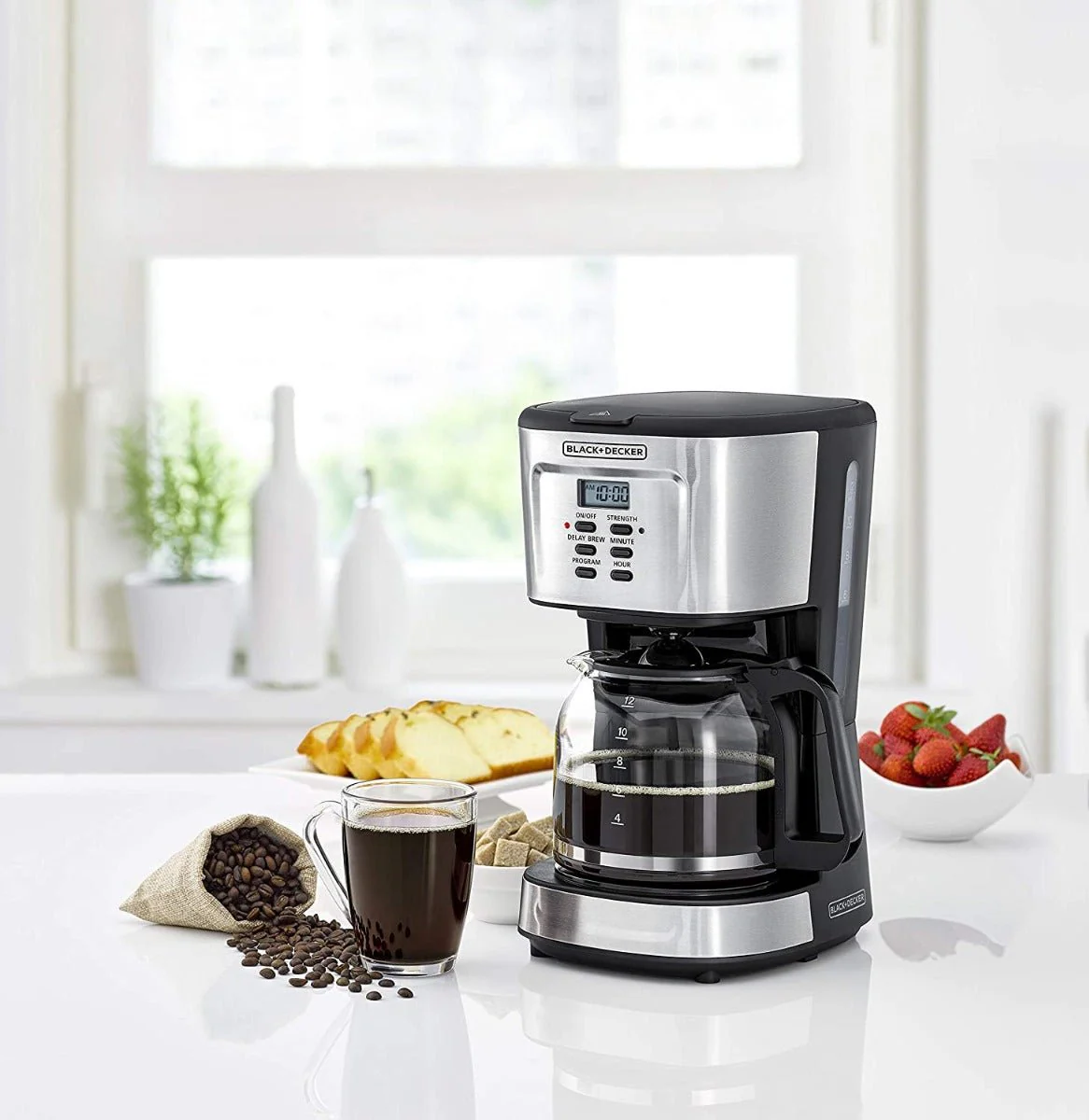Black & Decker DCM85-B5 220 volts Coffee Maker 900 watts Digital Programmable 12 cup Coffee Maker 220 V 240 Volts 50 hz