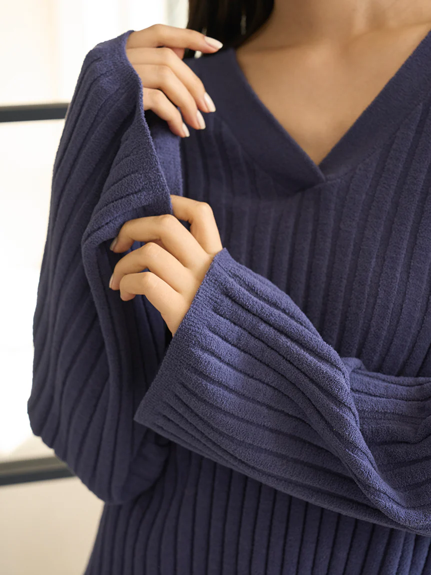 Airy Moco Ribbed V-neck Pullover