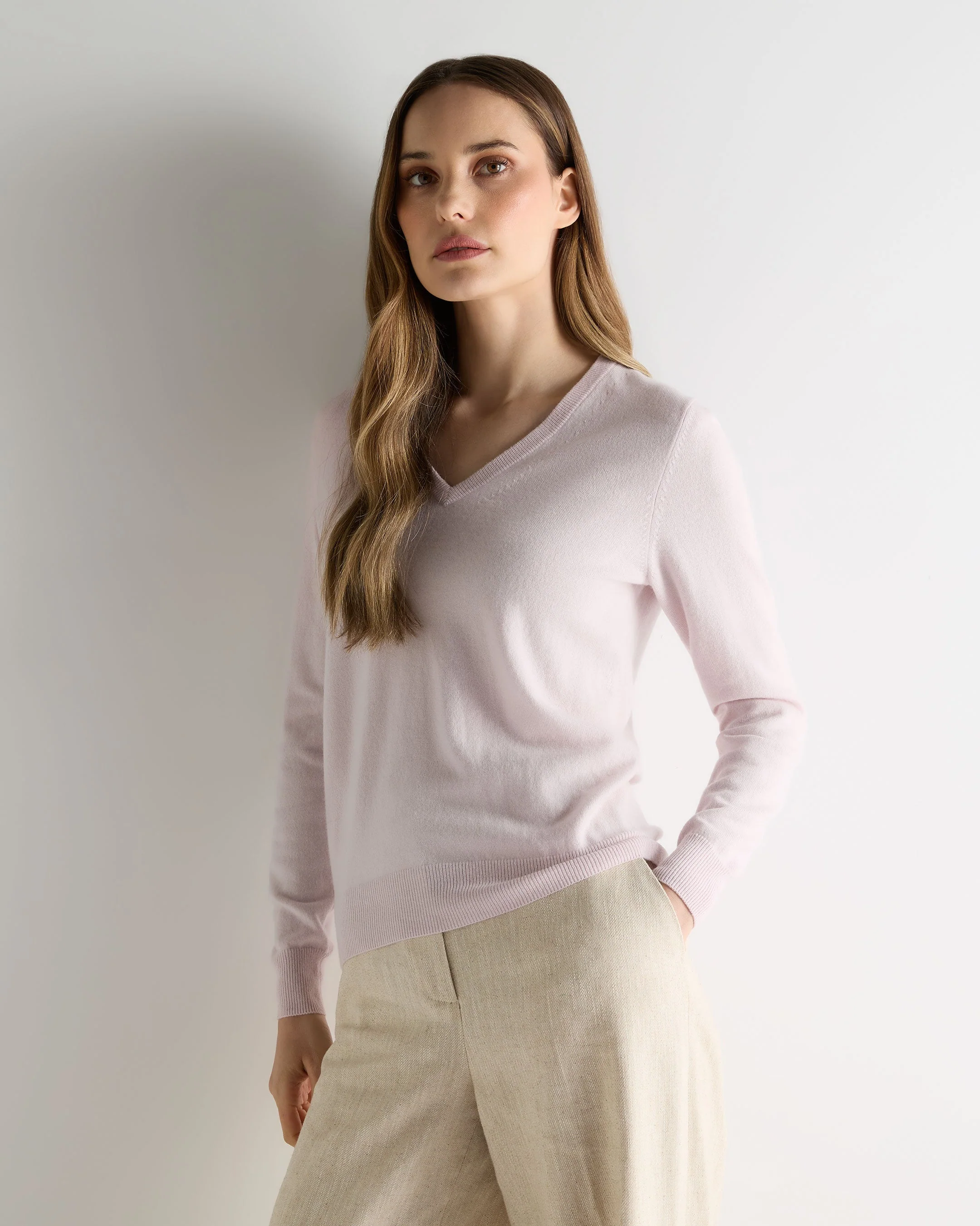 Women's Phoebe V Neck Cashmere Sweater Chalk Pink